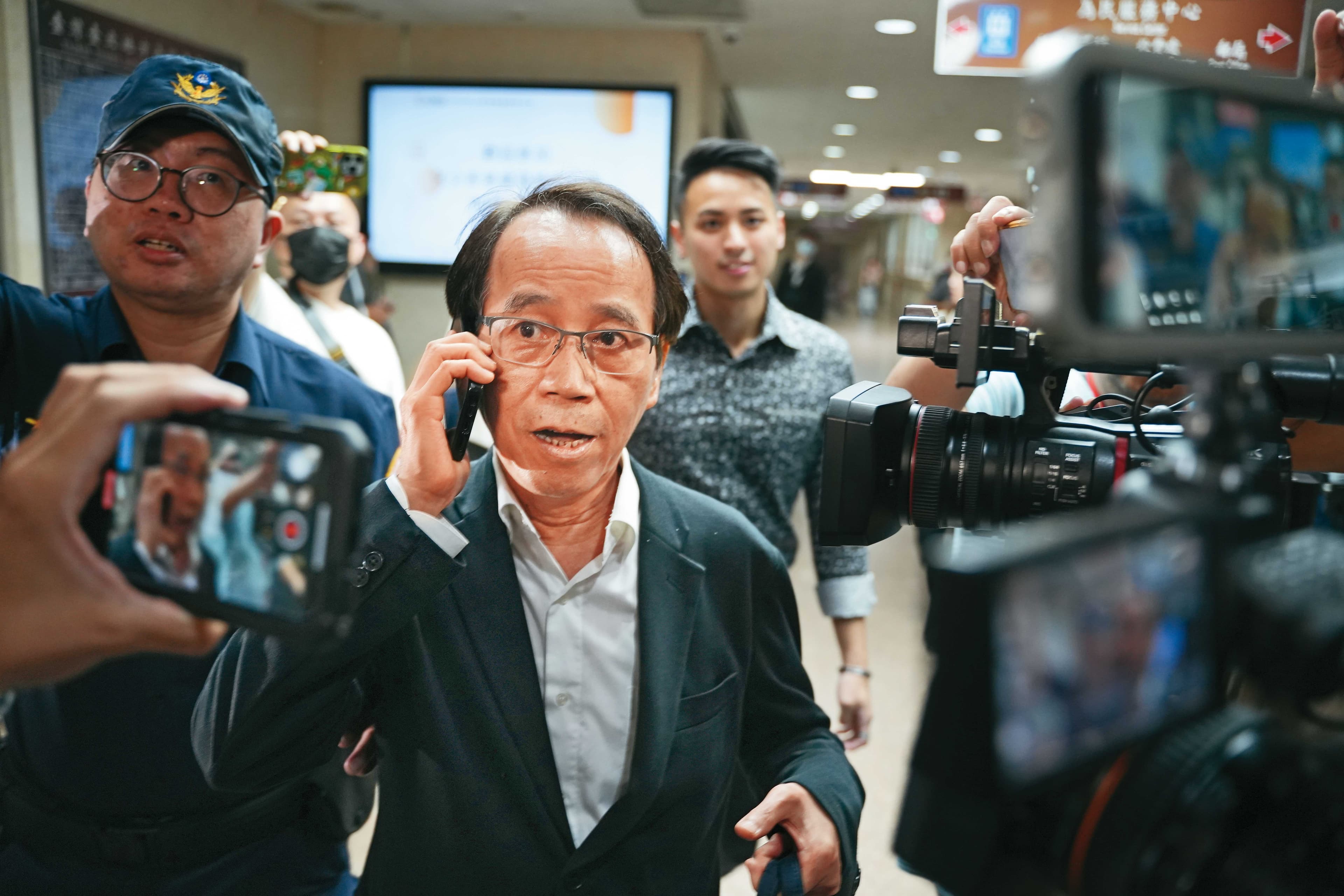 林欽榮(圖)赴法院作證,卻被民眾黨主席黃國昌痛批「問A答B」,與檢察官一搭一唱到底是在演哪齣。
