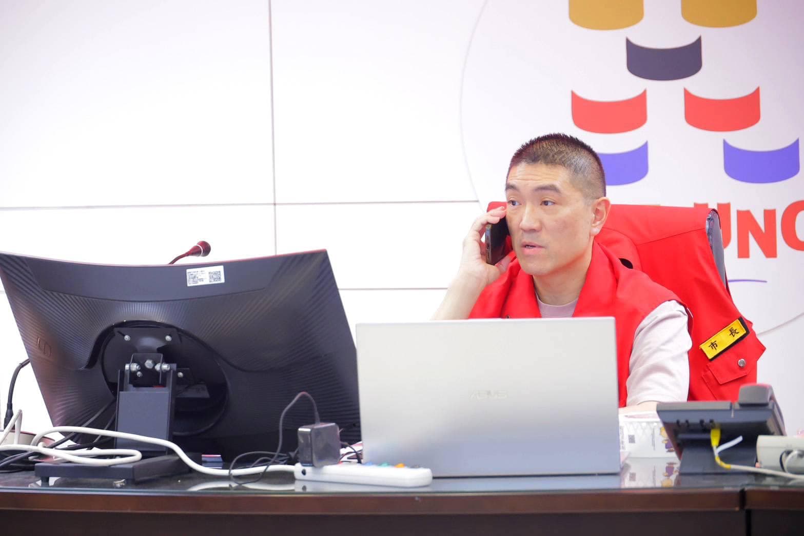 市長謝國樑臉書被灌爆。(翻攝謝國樑臉書)