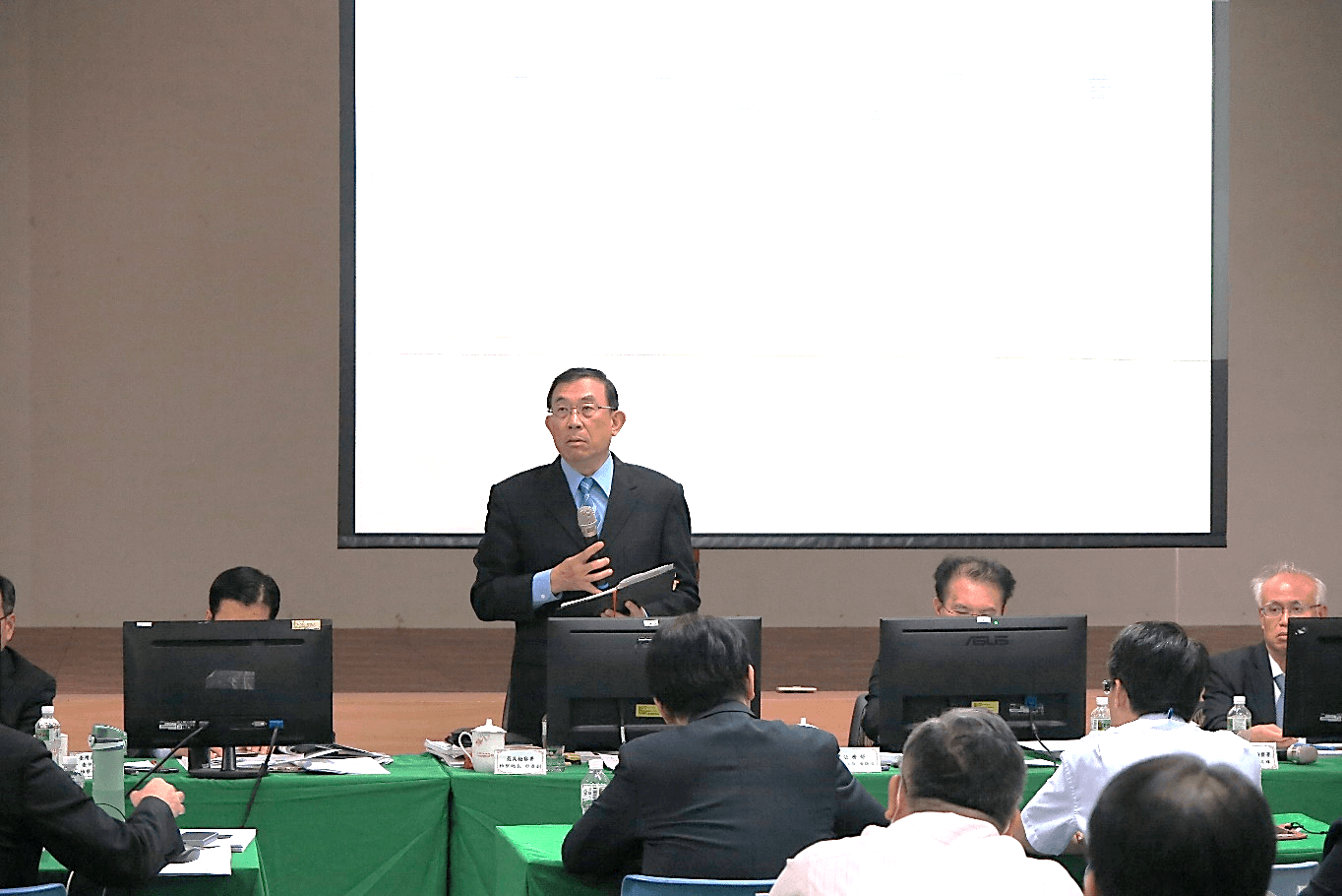 彰化及台中2大地檢署分別召開選舉查察座談,檢察高層齊聚一堂密商查賄技巧,檢察總長邢泰釗下令強掃黑金,杜絕境外勢力介選。(最高檢提供)