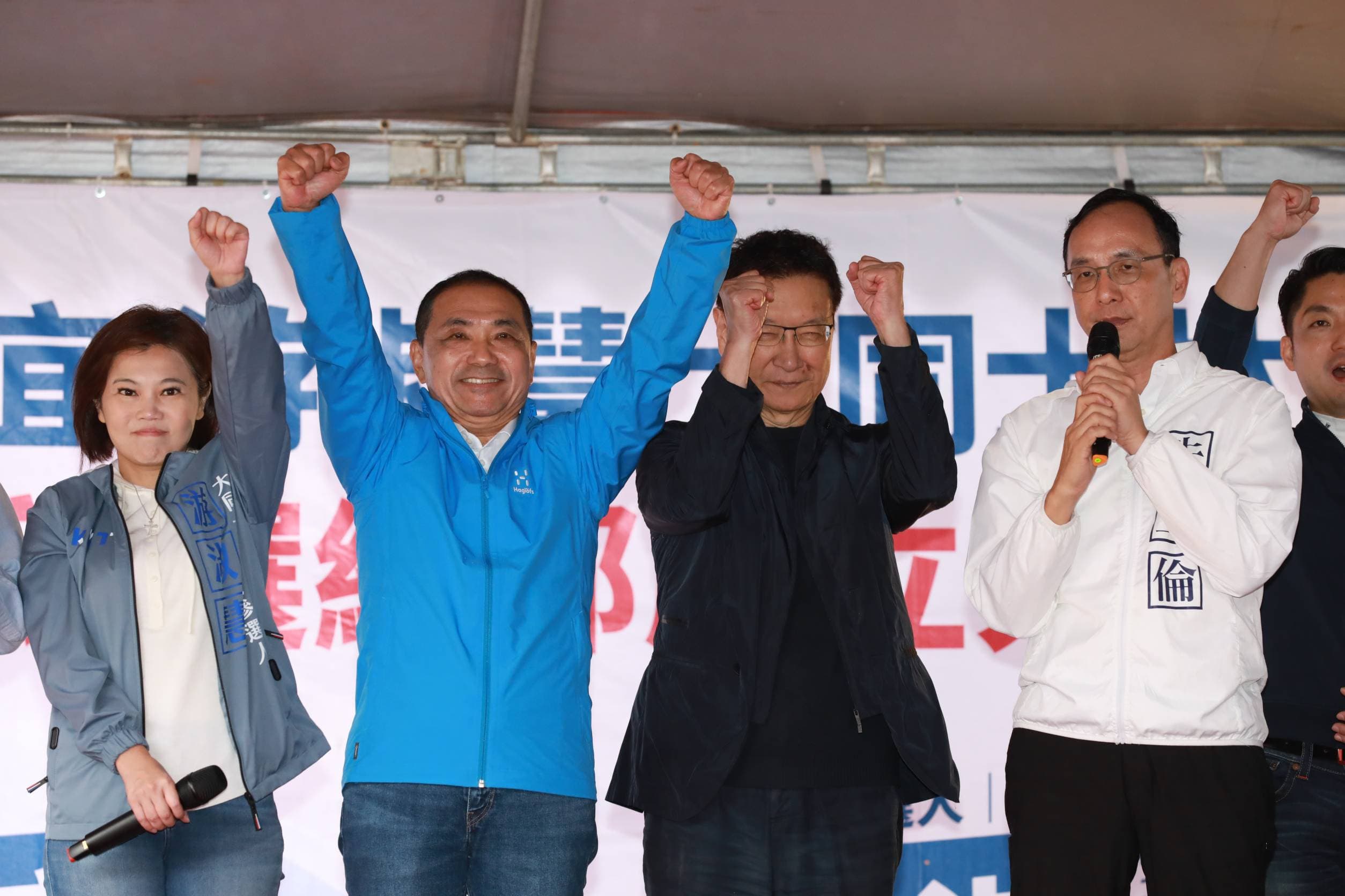 趙少康與侯友宜搭檔參選,直指柯的當選機率很低,要柯的支持者轉向支持他們。