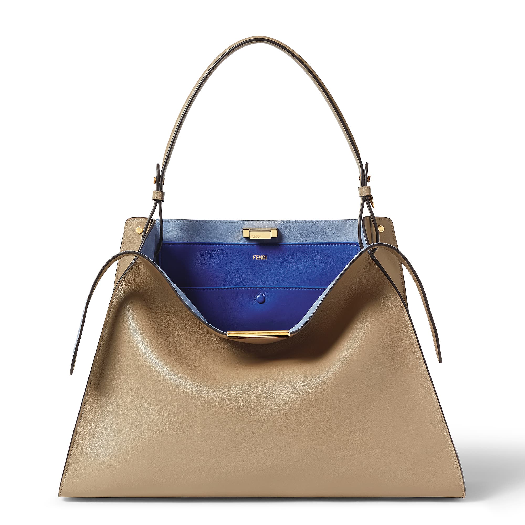 Dior Cigale冰藍色小牛皮包 NT$155,000(Dior提供)
