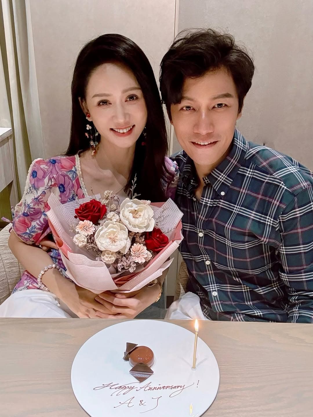 陳喬恩與曾偉昌昨到法國餐廳用餐,慶祝在一起6週年。(翻攝陳喬恩IG)