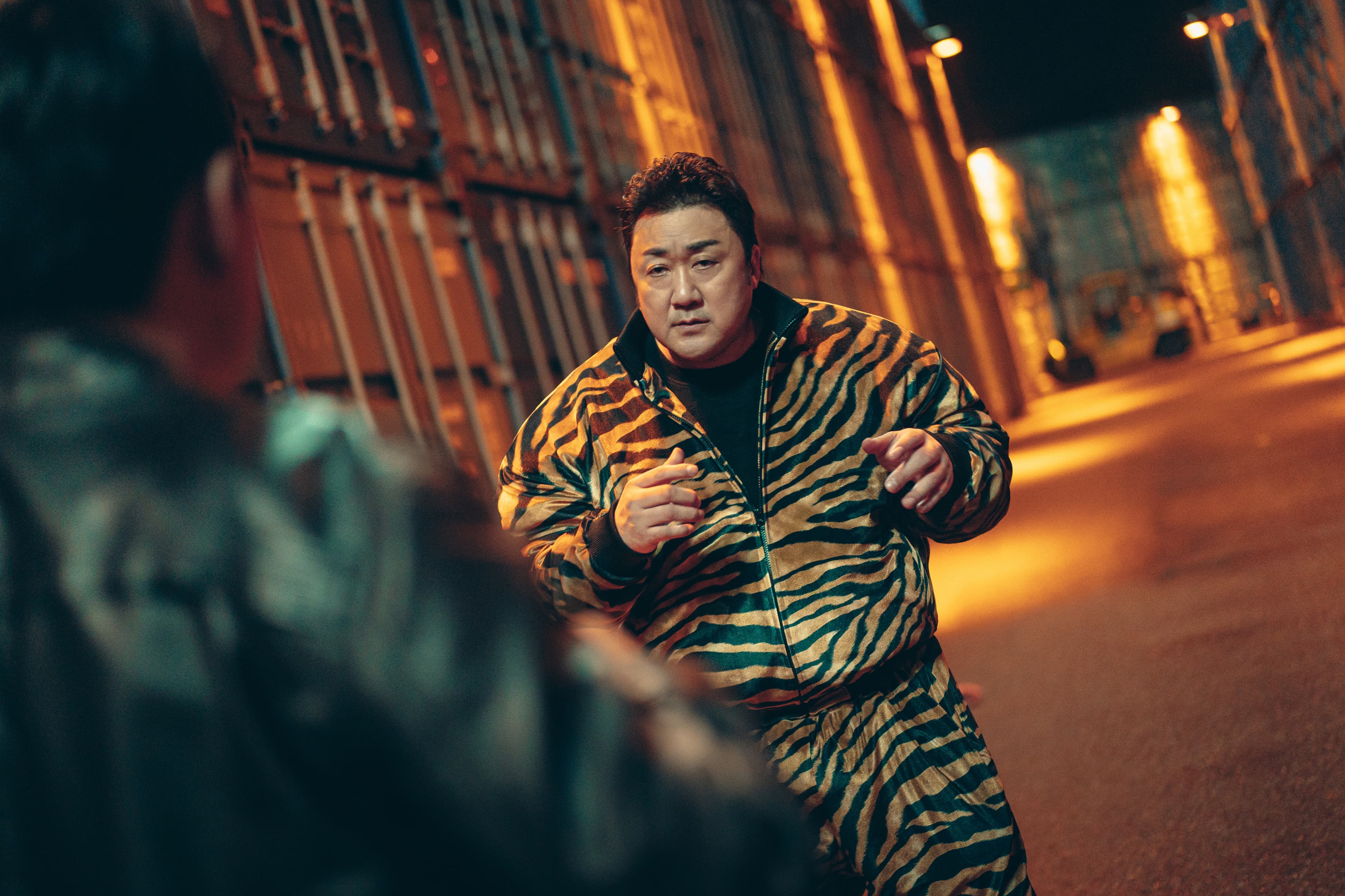 馬東石在《12使者》飾演隊長泰山,領導眾人與惡魔展開保護人間的對抗。(Disney提供)
