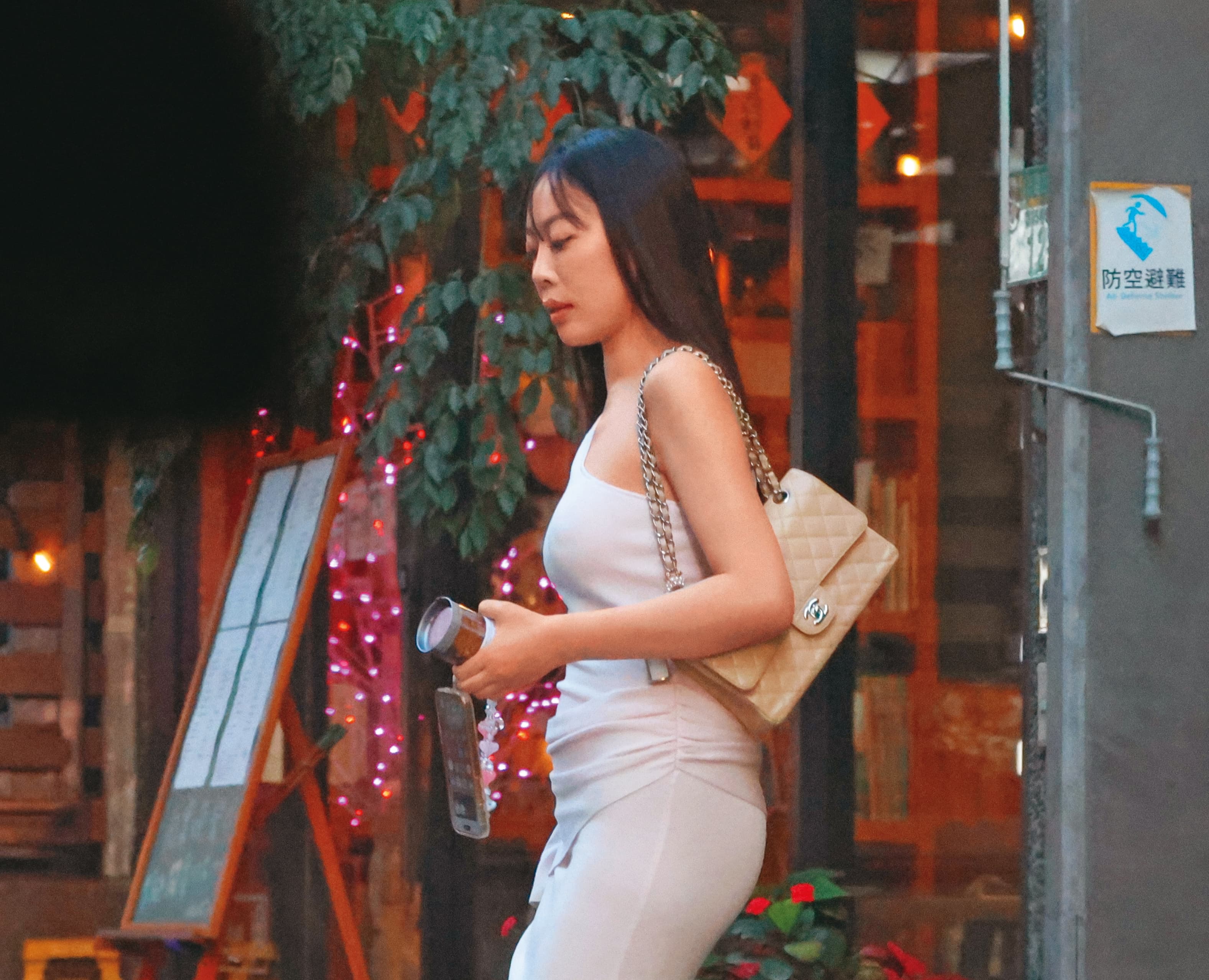 從波蘭返國,李雅楹不到一天又出門,為了赴宴先去做美容。