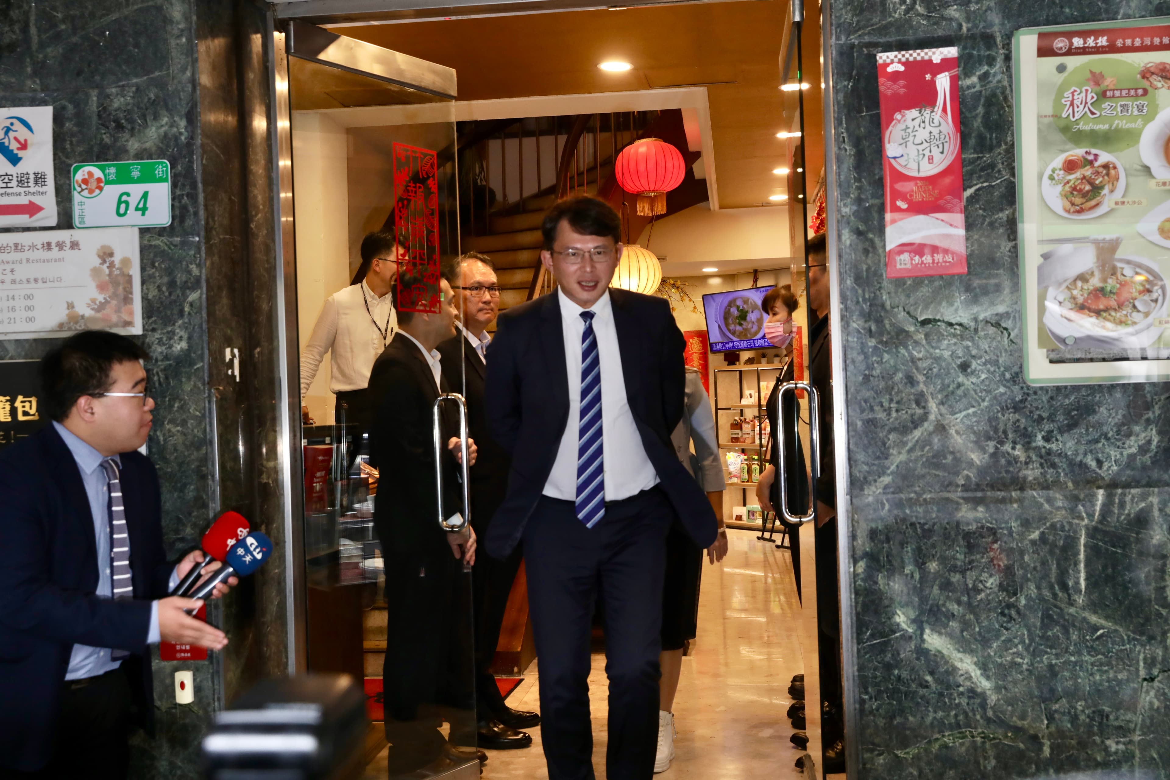 黃國昌表示沒看到政院提出具體解決方案。