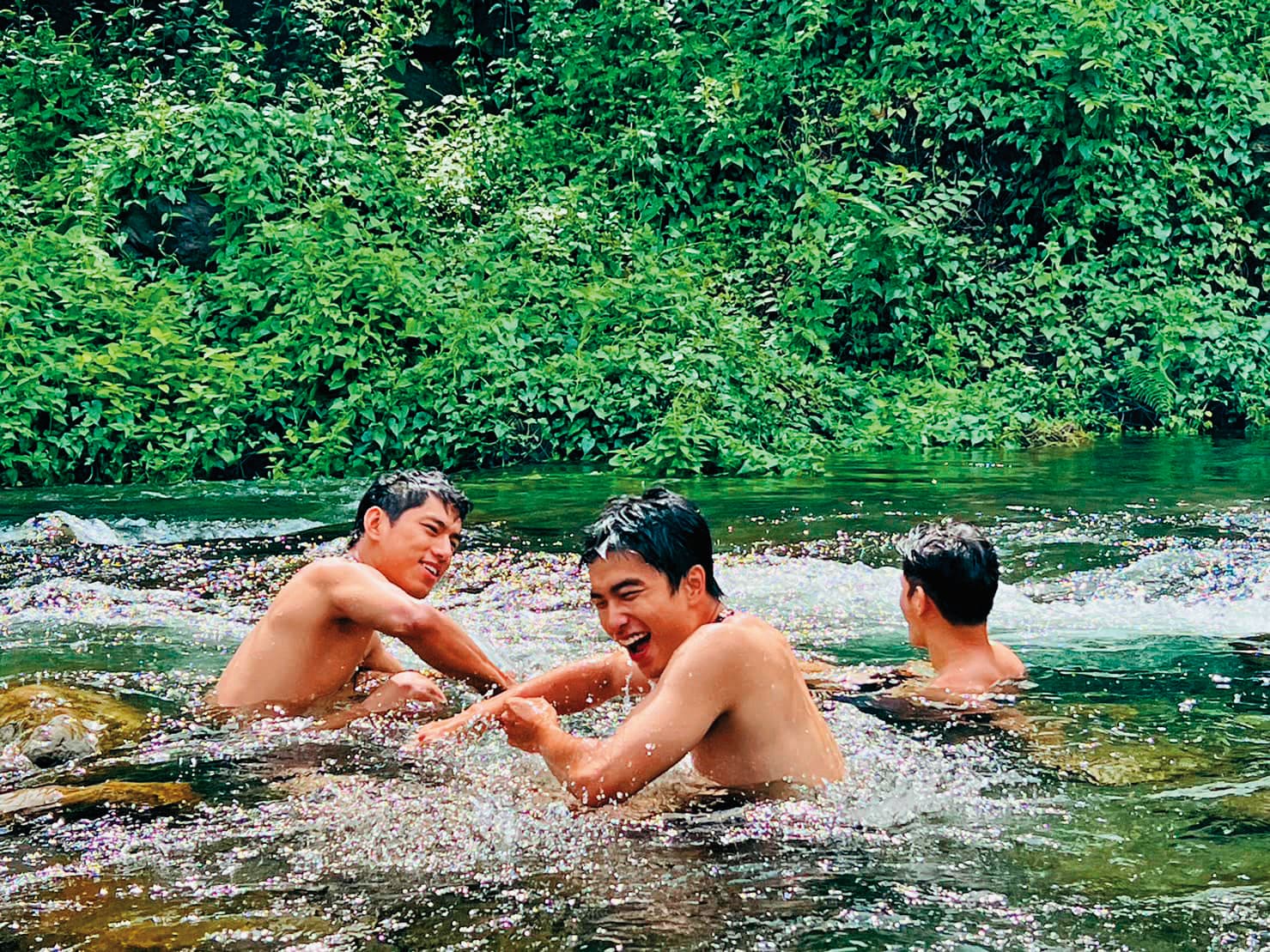 二呆在過程中享受大自然,臉書上有不少漏網鏡頭。(翻攝自《二呆流浪記之完全大人手冊》臉書)
