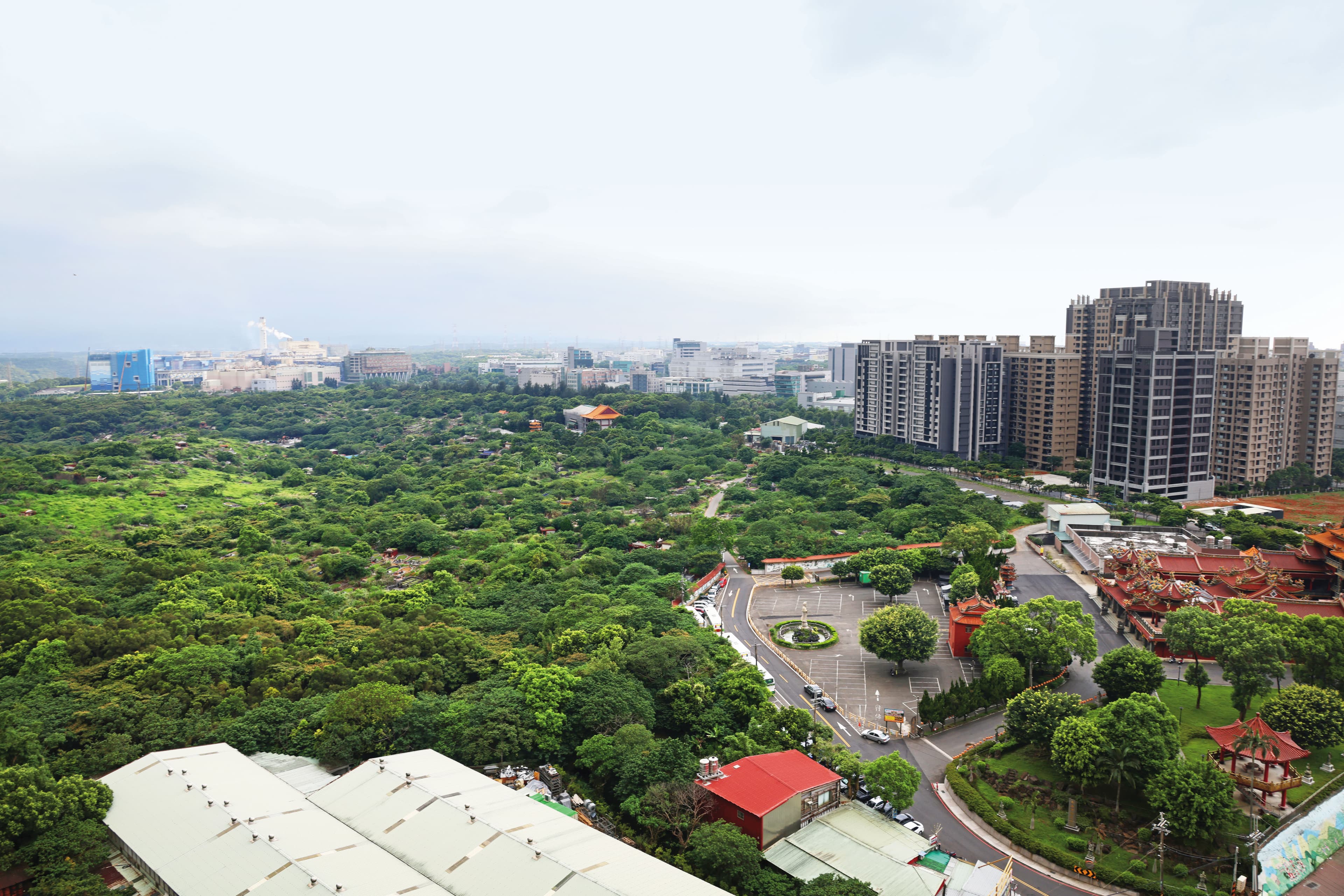 華亞科技園區(圖),為吸引高科技業發展,桃園市政府多年前就計畫擴大園區規模,至今仍未定案。