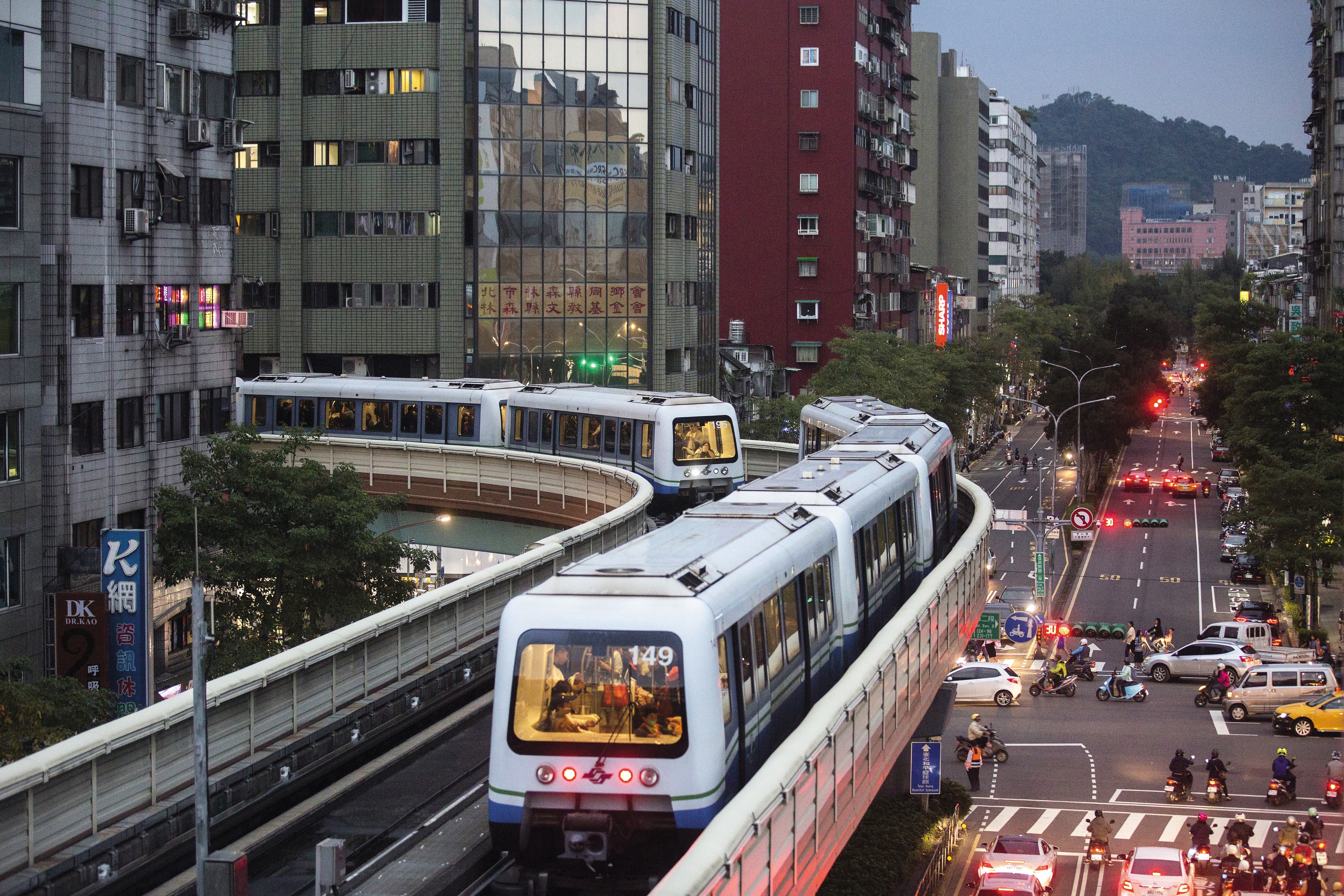 今年釋出的百件房源,其中有15件是捷運宅(包括共構宅),距離捷運站500公尺以內。