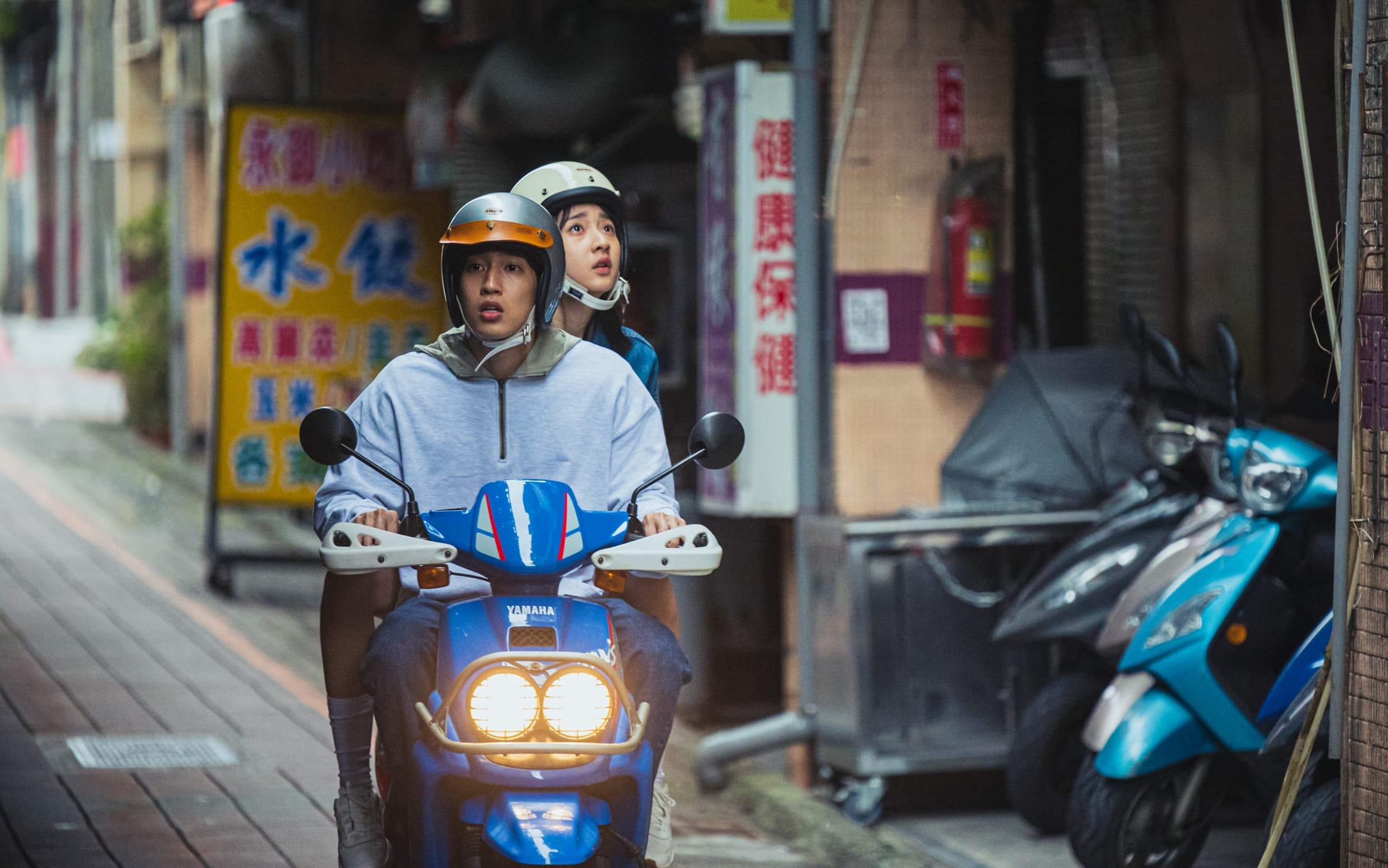 到第3次搭檔才終於等來愛在一起的結果,且因為太熟,李沐演起談情說愛戲甚至會尷尬。(華映提供)