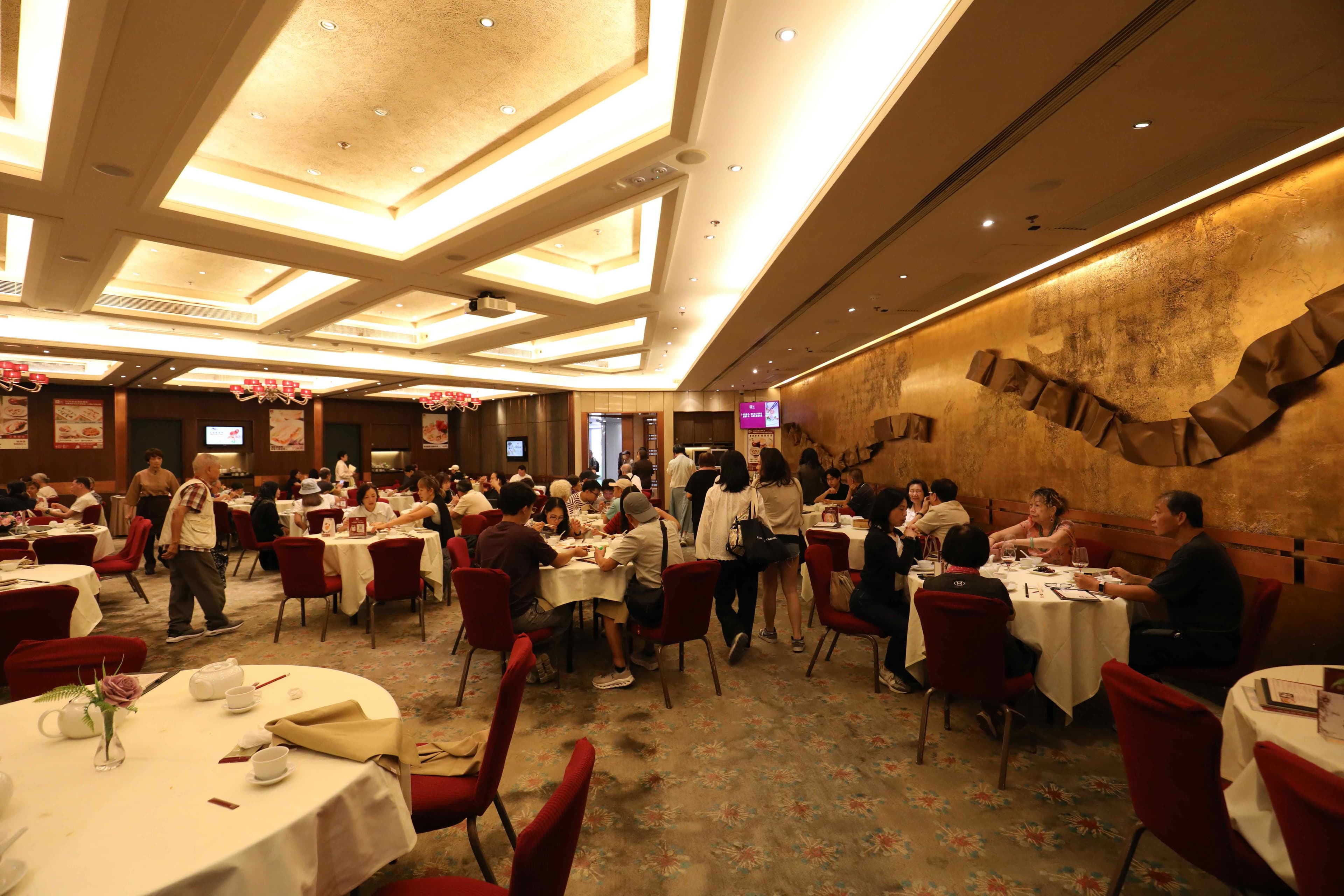 利苑酒家目前在香港共有8間分店,遍布中環、銅鑼灣、灣仔、北角、尖沙咀、九龍站、九龍灣與沙田。