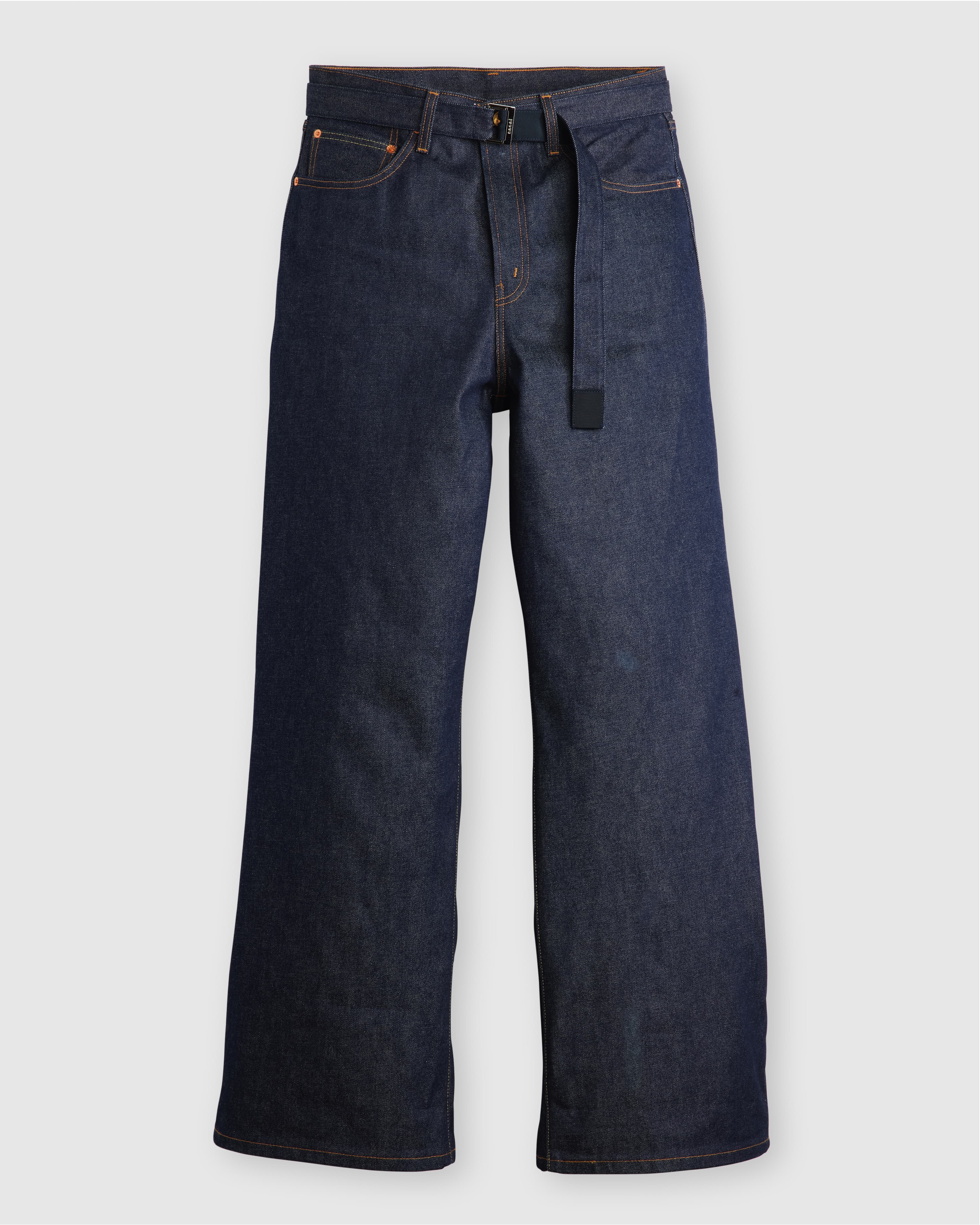 Levi's x sacai聯名系列靛藍寬版丹寧褲。NT$11,500。（Levi's提供）