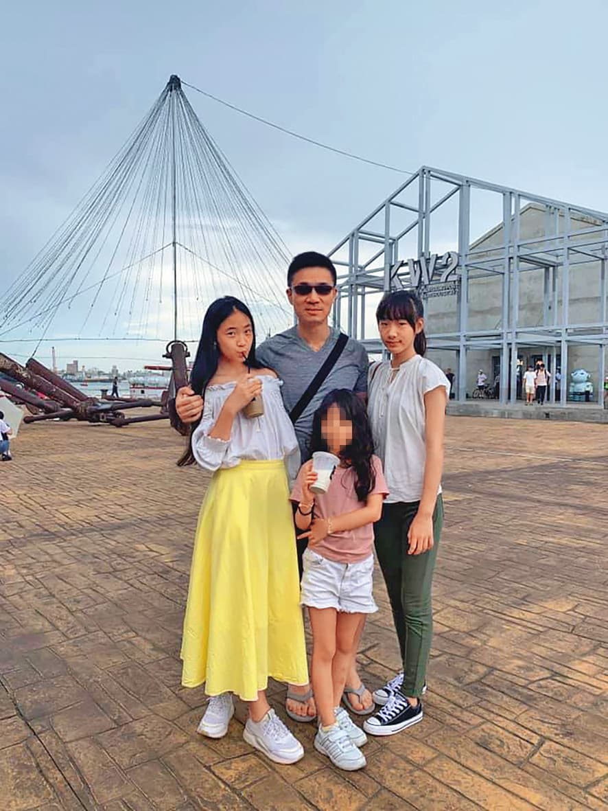 許雅鈞(左二)經常帶著全家人出遊,一家人看來很和睦。(翻攝自小S徐熙娣臉書)