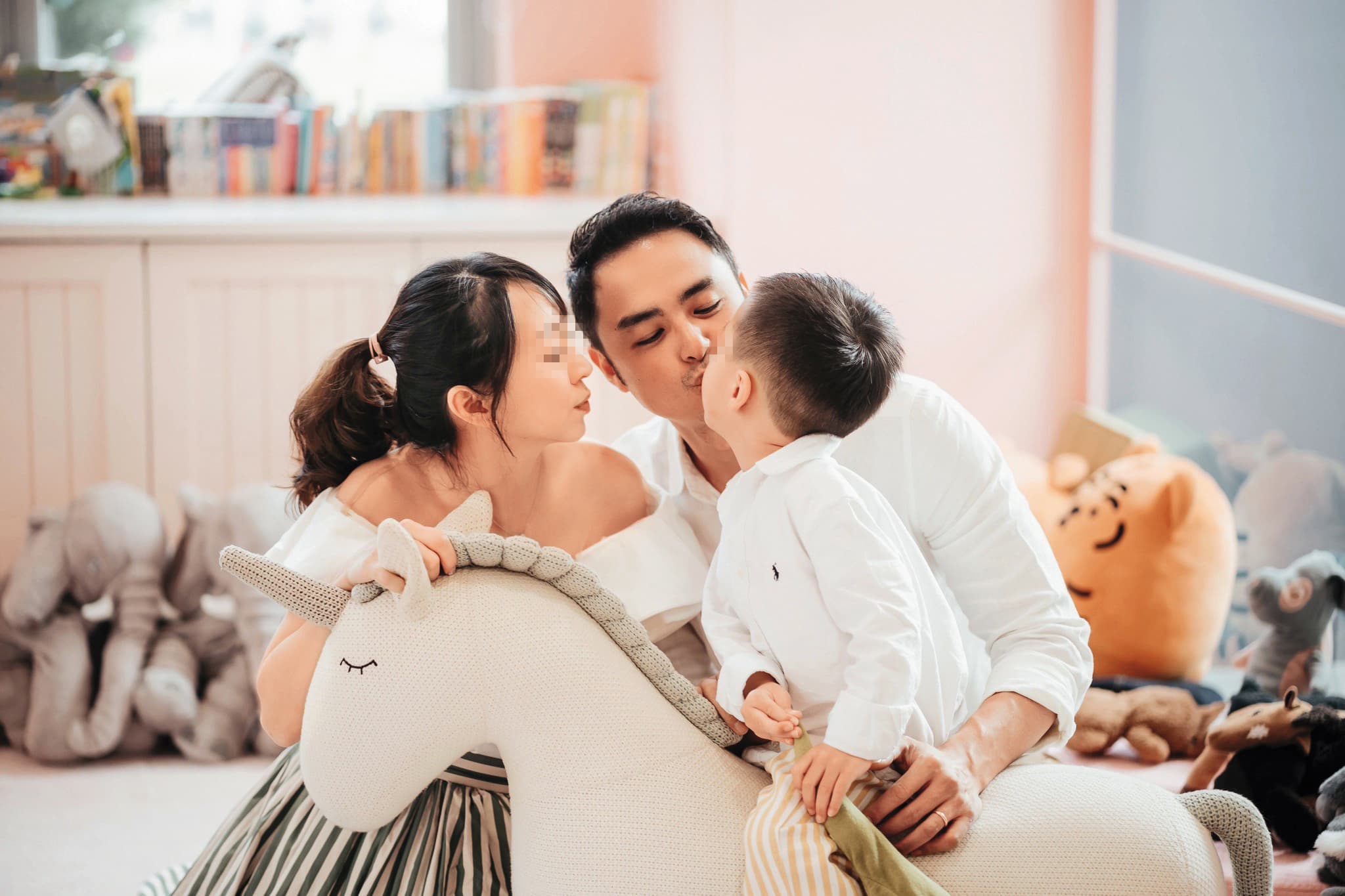 明道結婚後育有一子一女,兒子的慶生宴上,他臉上滿滿是愛。(讀者提供)
