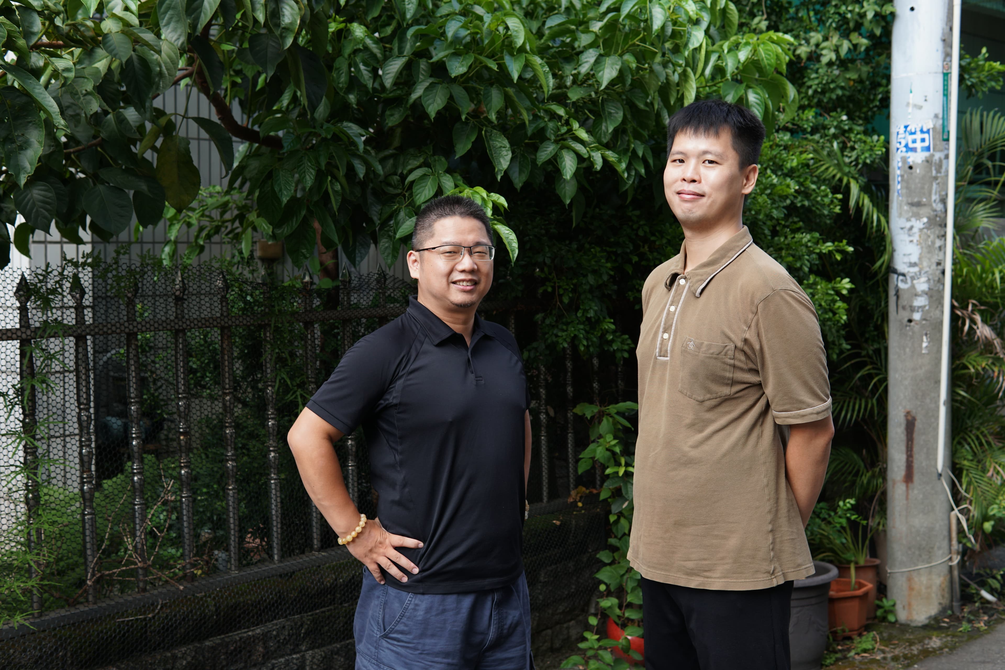 《友繪的小梅屋記事簿》是清水(右)的第一本商業漫畫創作,同人社團「三色坊」負責人Haku(左)擔任故事協力。