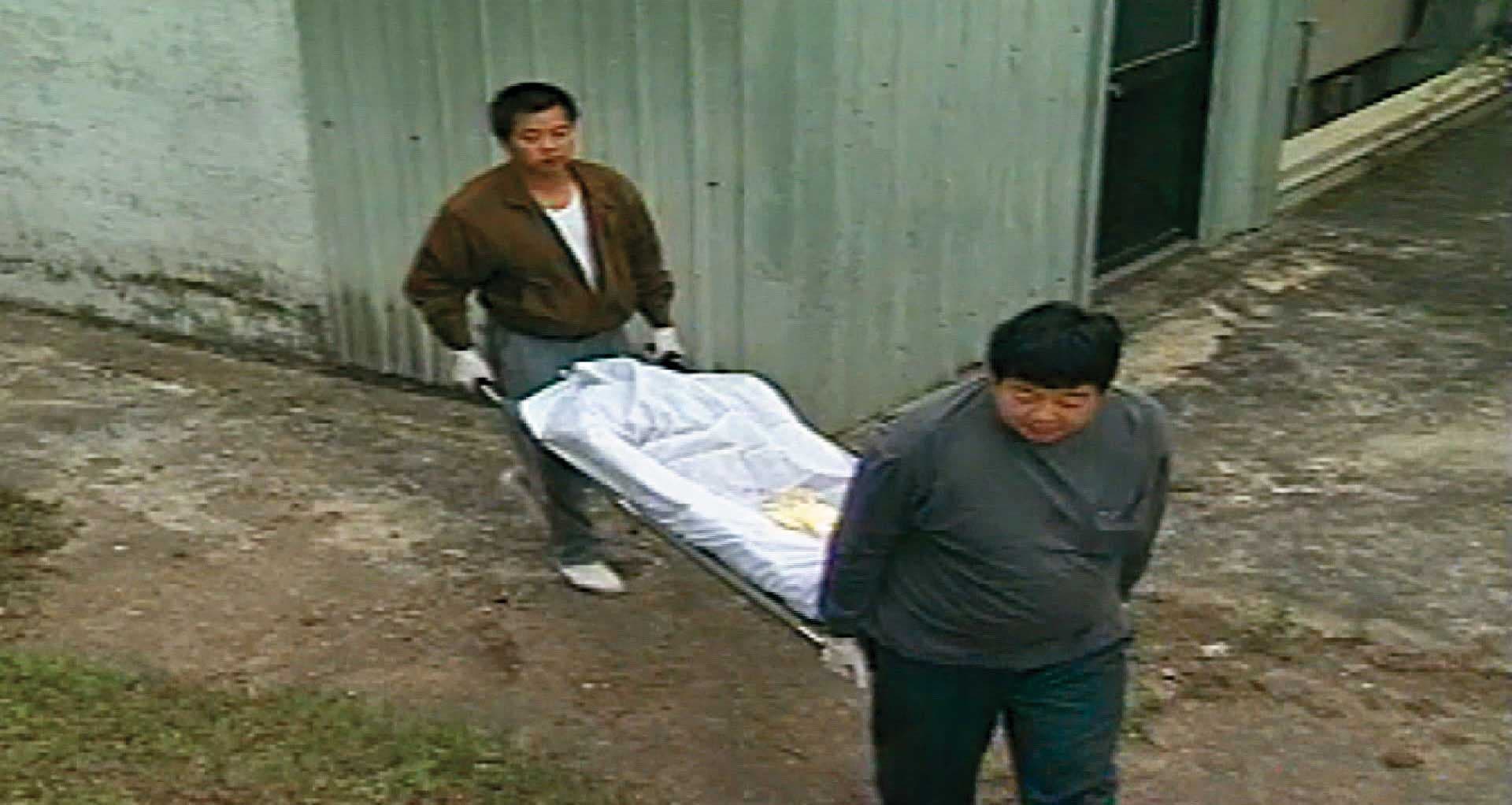 死者被發現時,頭部、半邊身體只剩白骨,無法辨認身分。(東森新聞提供)