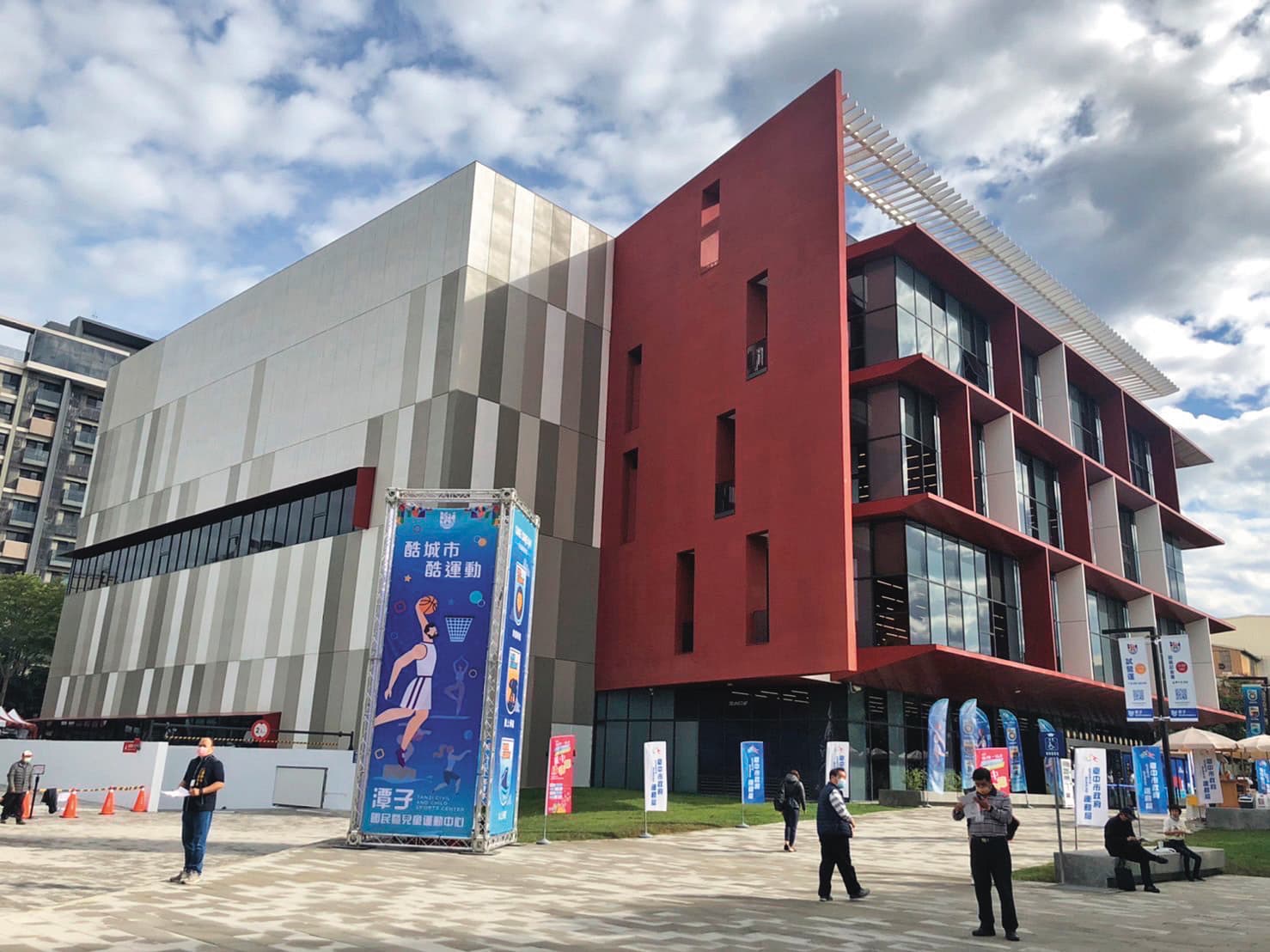 潭子運動中心位於台中潭子運動公園,2021年11月20日開始營運。(翻攝自教育部官網)