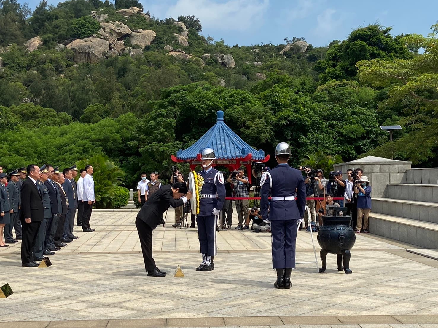 賴清德出席823紀念活動向陣亡將士獻花。