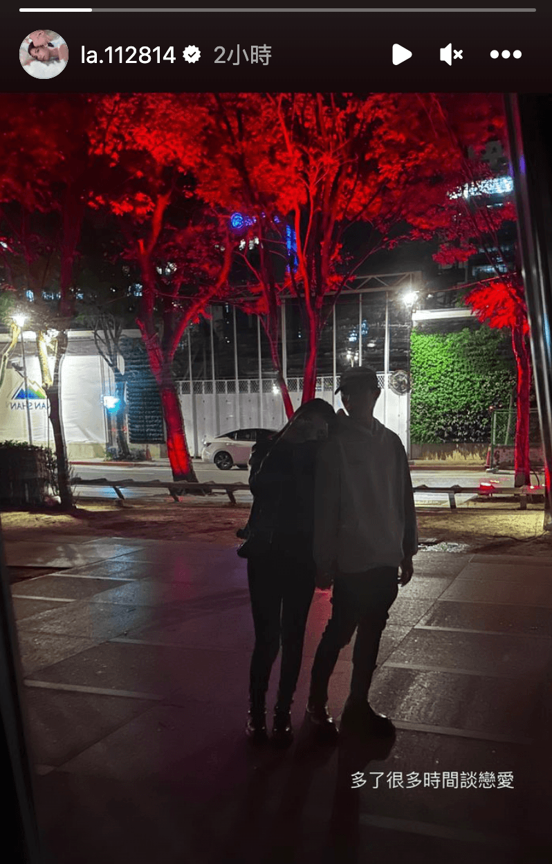 蕾菈貼出夫妻合照，寫下：「多了很多時間談戀愛。」（翻攝蕾菈IG）