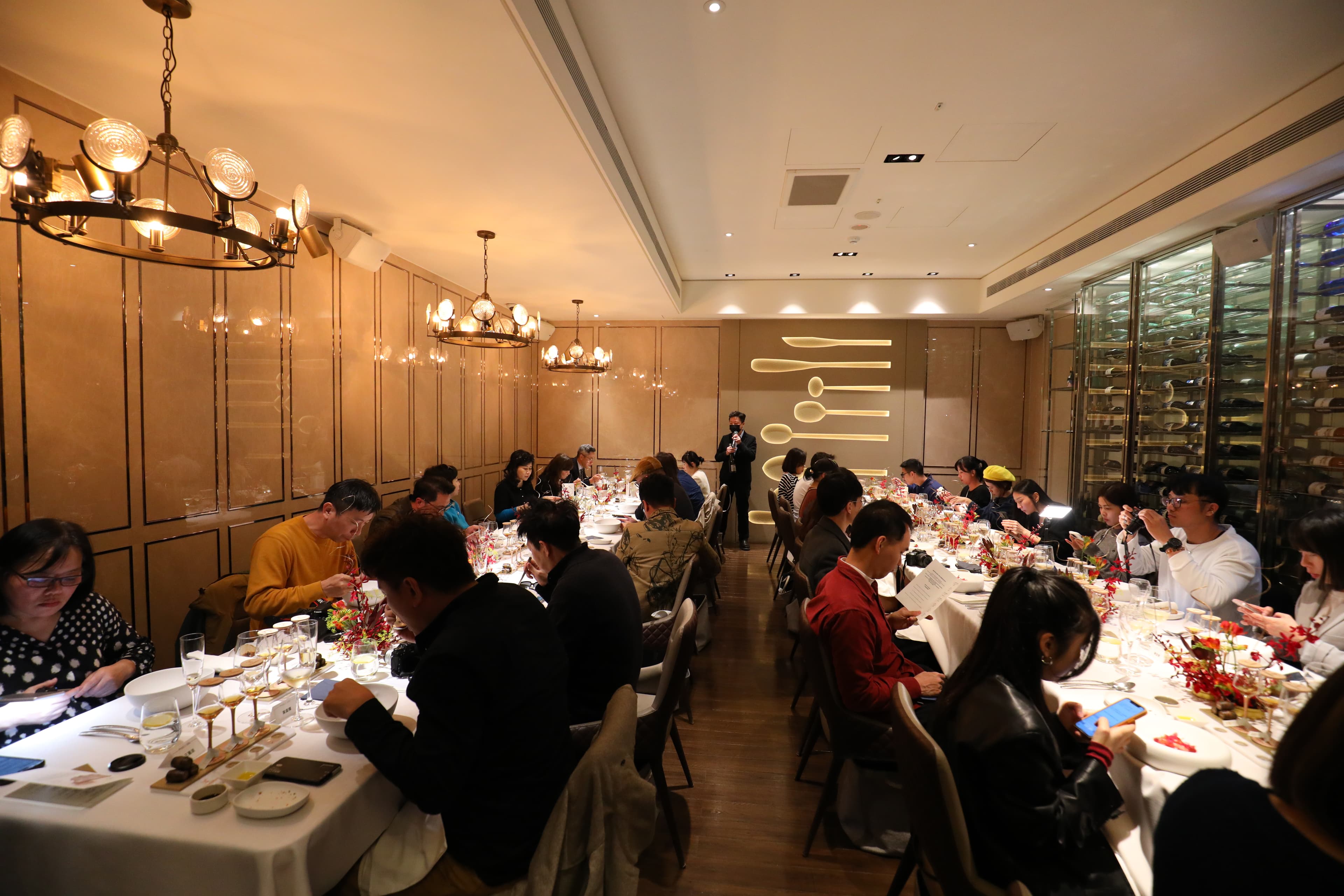 慕舍酒店引進西班牙連續17年榮獲米其林星級殊榮的餐廳渥達尼斯磨坊(Molino de Urdániz),為該餐廳全球唯一海外店。