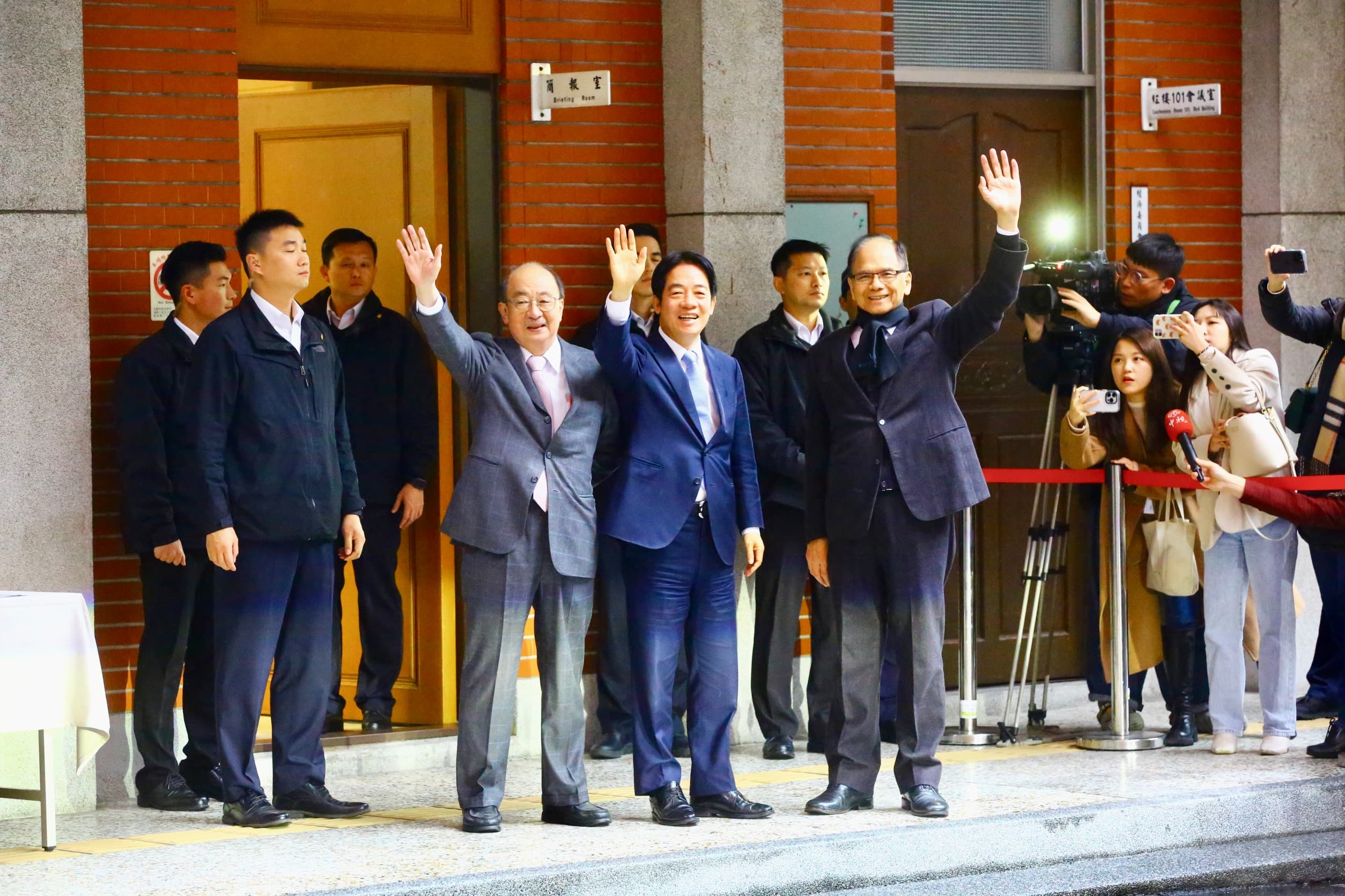 民進黨舉行新科立委共識營,賴清德到場分享經驗,提出3點建議給新科綠委們。