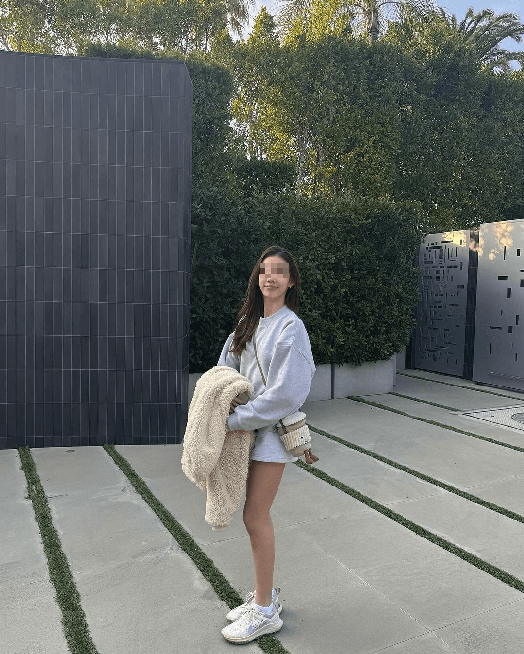14歲的妞妞出落得亭亭玉立。(翻攝曾馨瑩IG)
