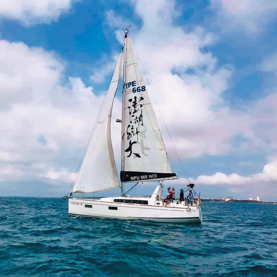 澎科大海洋遊憩系是國內首創海洋運動與遊憩發展的學系,陳正國當年以專業性工作年資獲聘為助理教授級專業技術人員,卻被發現履歷造假。(翻攝澎科大海洋遊憩系臉書)