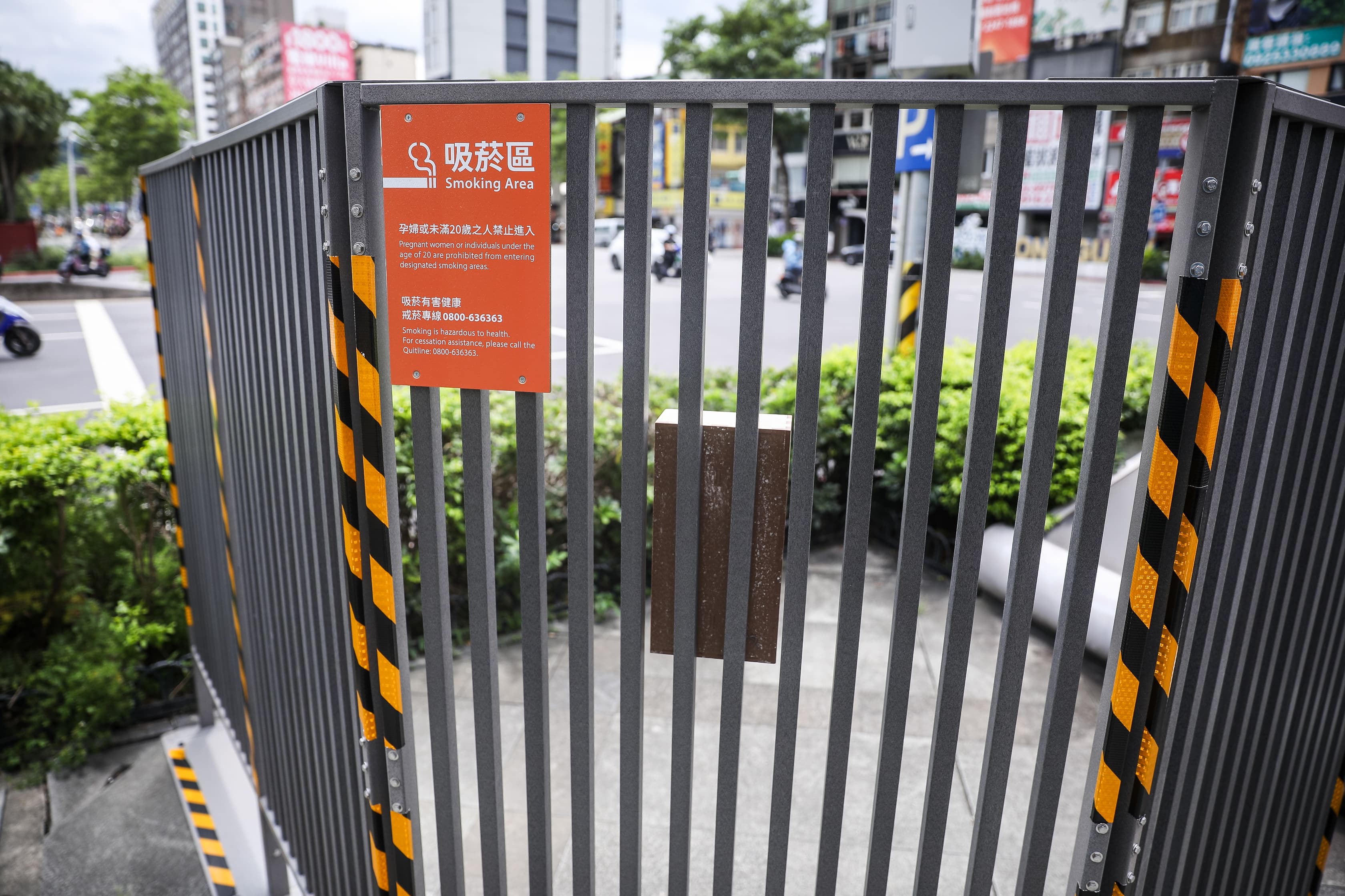 公館露天吸菸區飽受網友議論。(鏡報鄒保祥)