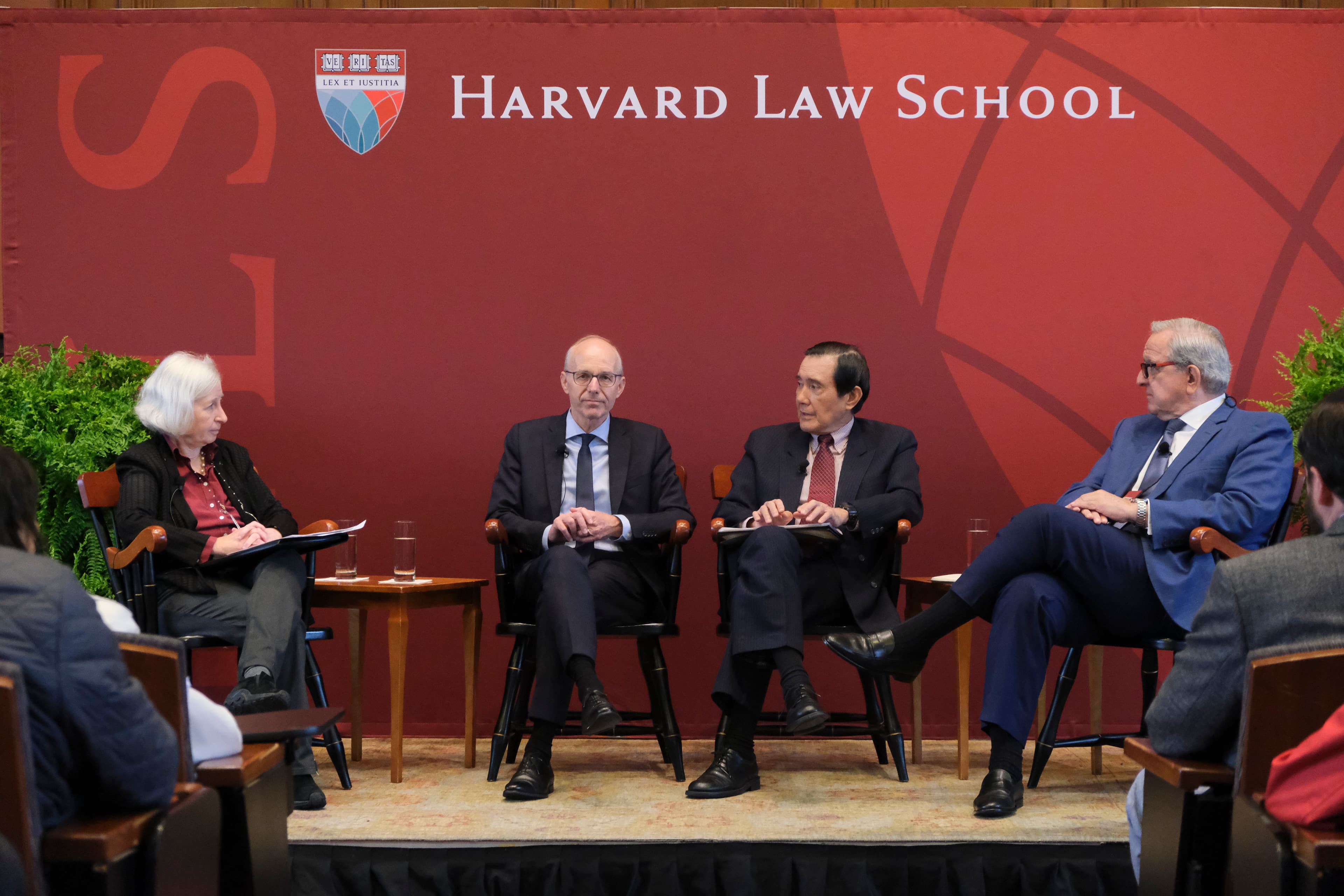前總統馬英九日前於美國哈佛大學發表演說,並與盧森堡首相Luc Frieden、祕魯前總理Roberto Dañino等領袖會談。(馬英九辦公室提供)