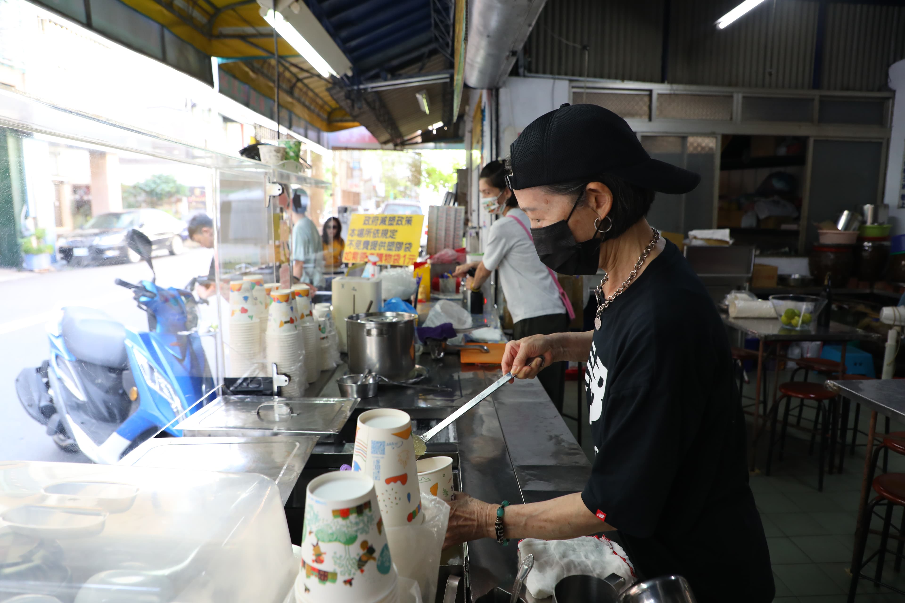 80多年來,港伯梅仔冰的味道始終如一。