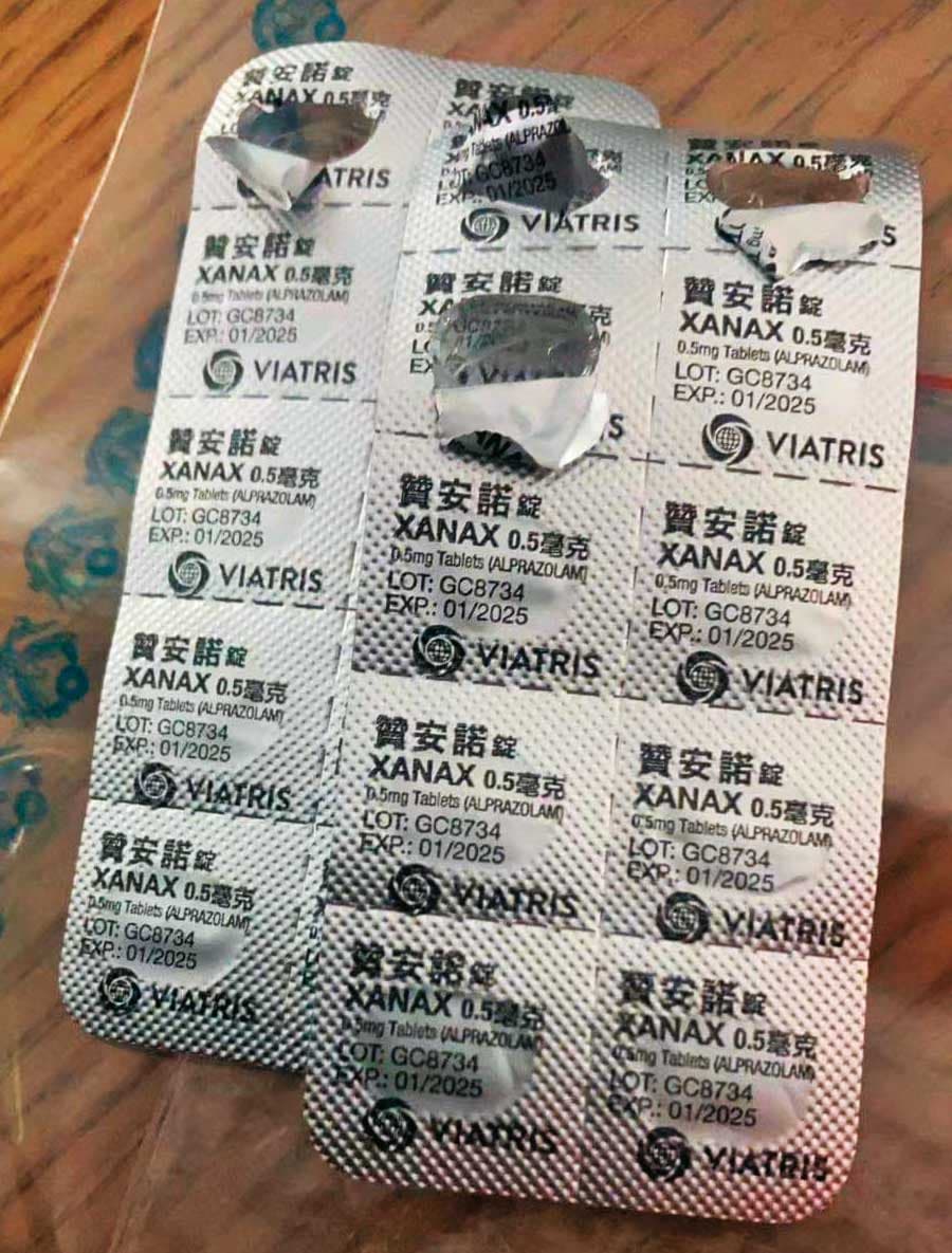 警方在蘇宅扣得具鎮靜安眠效果的管制藥品「贊安諾」。(讀者提供)