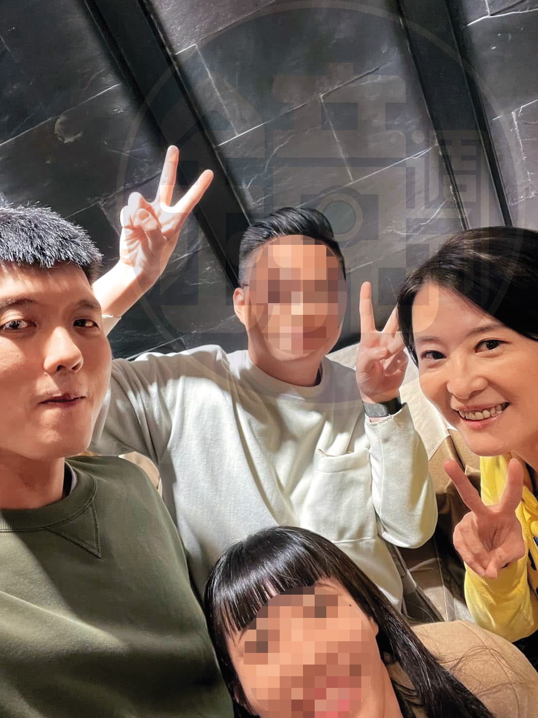 王鴻薇(右一)助理張凱維(左一)跟謝幸恩交情匪淺,謝曾多次提供跟監照給張,再由王召開爆料記者會。(翻攝張凱維臉書)