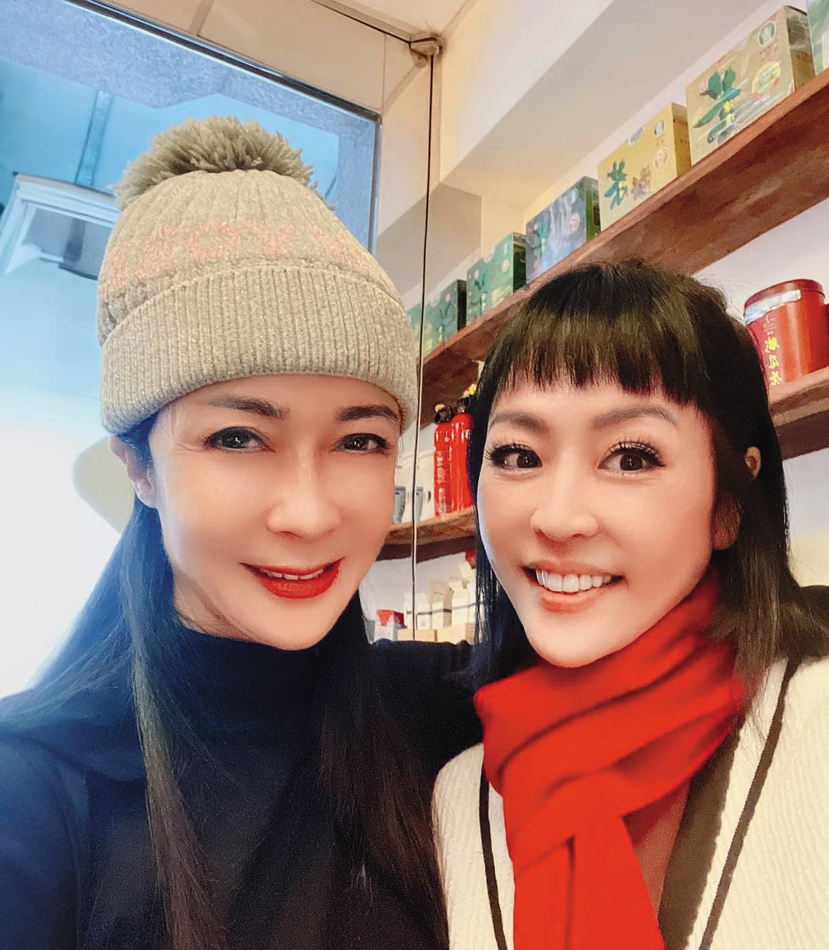 顧婕出院後,同是癌友的唐玲(右)經常關心。(翻攝自顧婕IG)