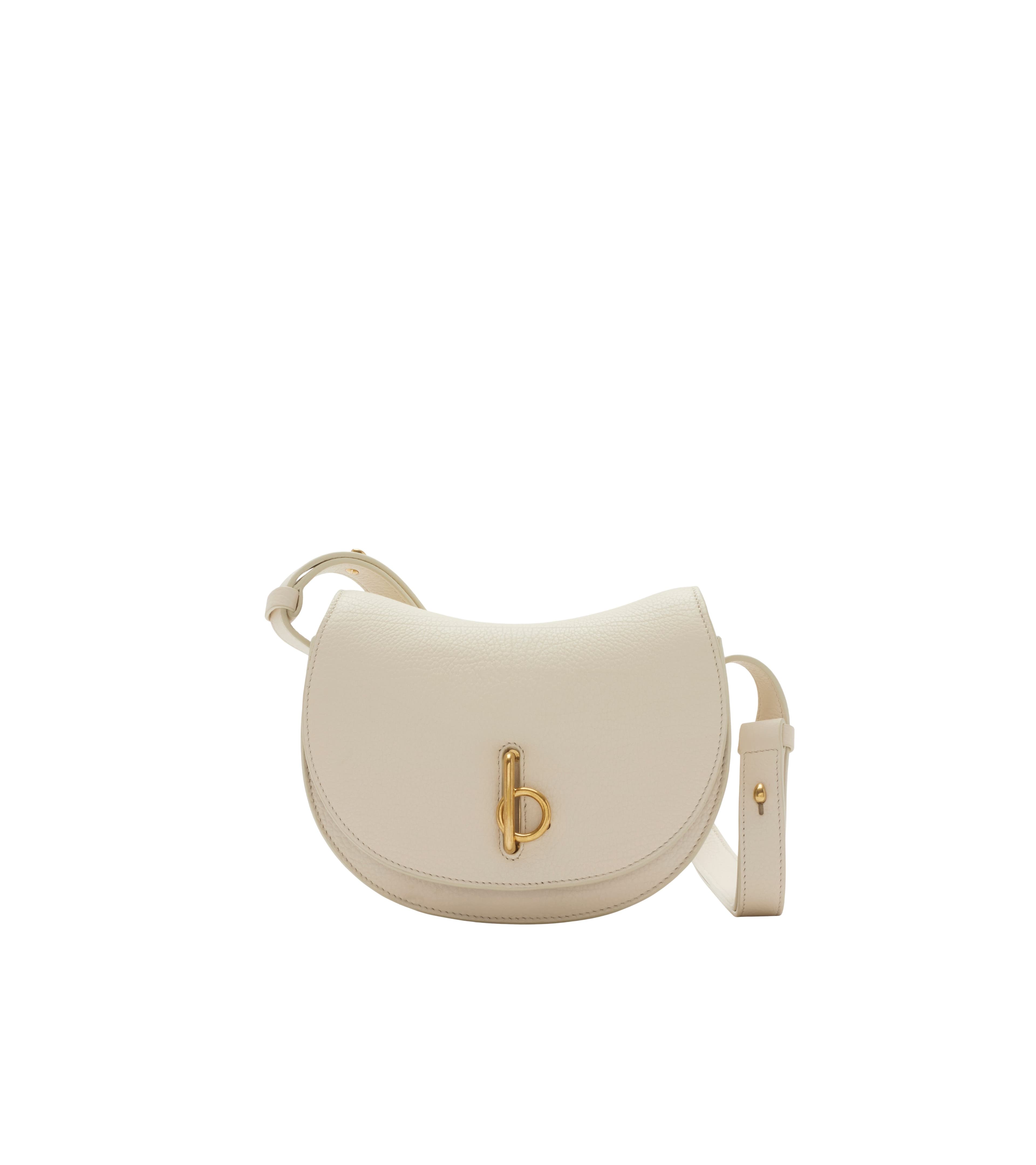 Rocking Horse迷你皂白色牛皮肩背包。NT$69,000（BURBERRY提供）