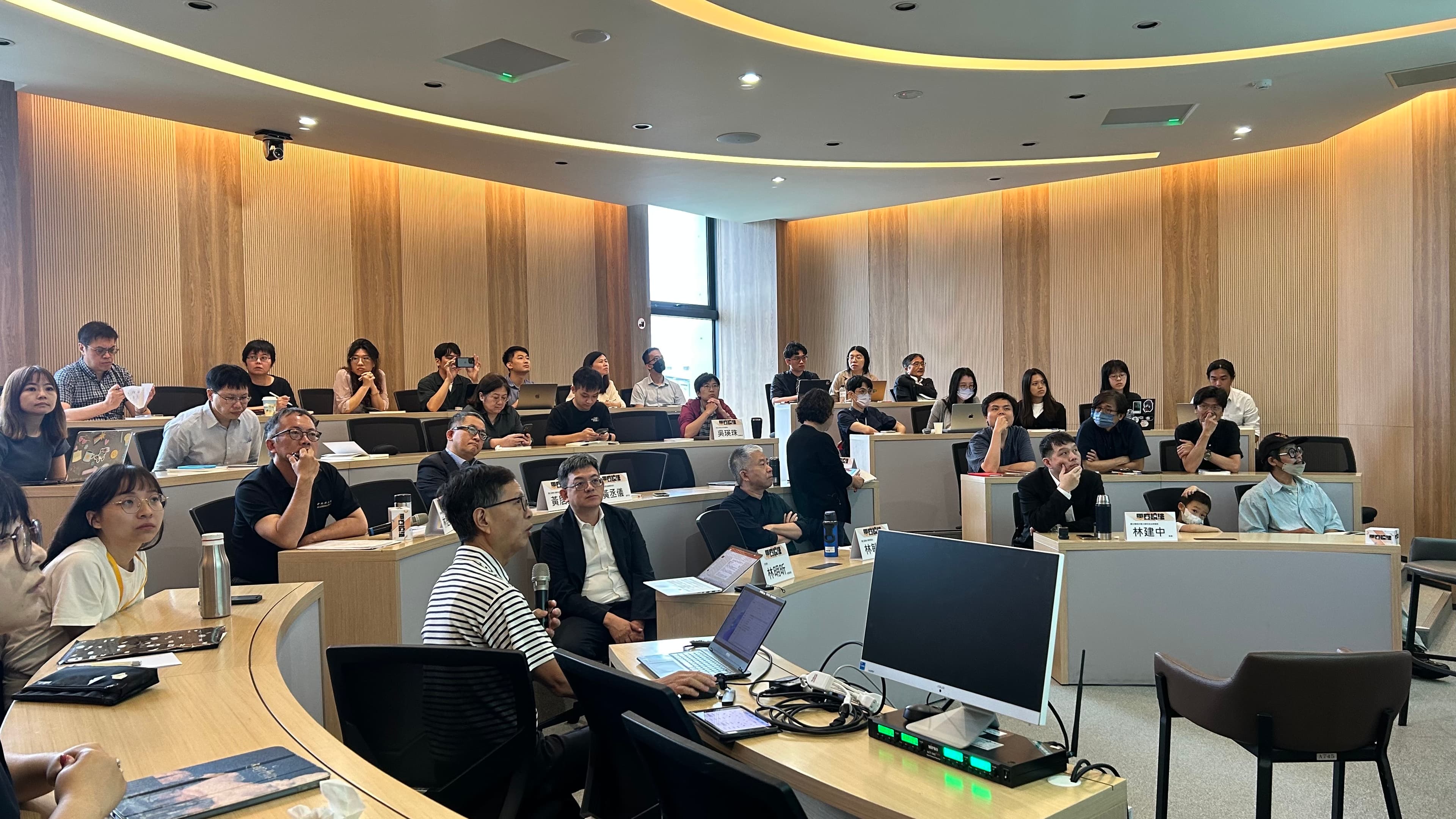 為推廣國家安全法制概念普及，民間國家安全與民主韌性法制研究群今天舉辦「國安說法」論壇暨新書發表會。（民間國家安全與民主韌性法制研究群提供）