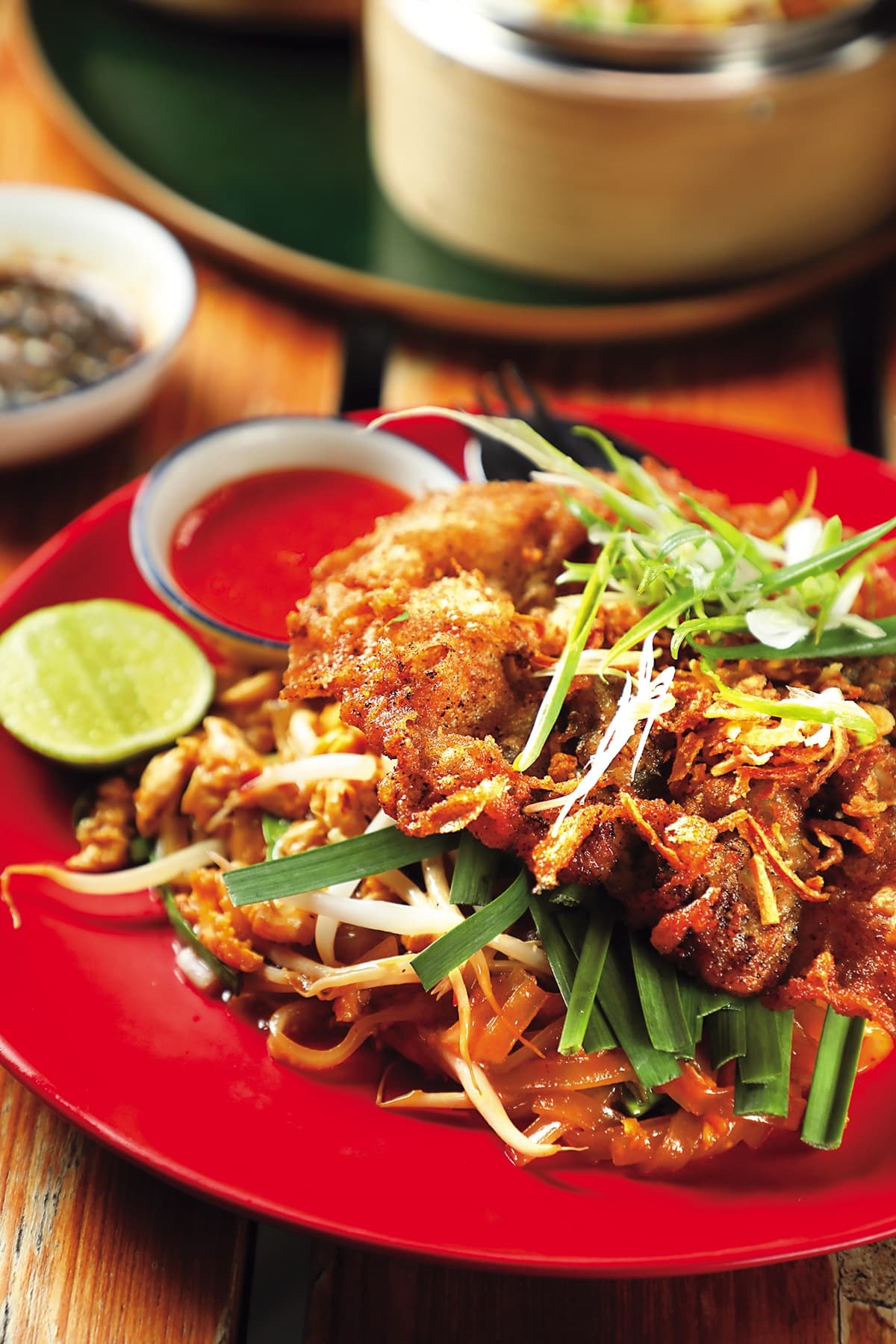 加了蚵仔的炒粄條「Pad Thai Hoi Tod Bo Larn」，是招牌菜之一。（260泰銖／份，約NT$229）