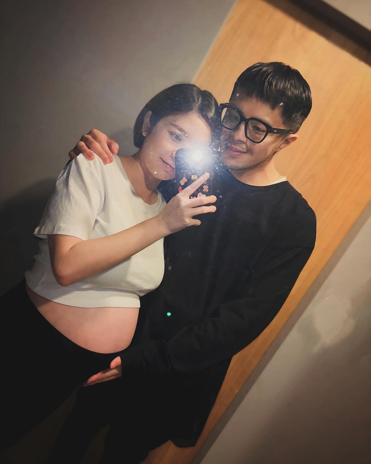 凱開感動老婆懷孕太偉大,「當爸爸的人這時候好無力。」(翻攝自凱開FB)
