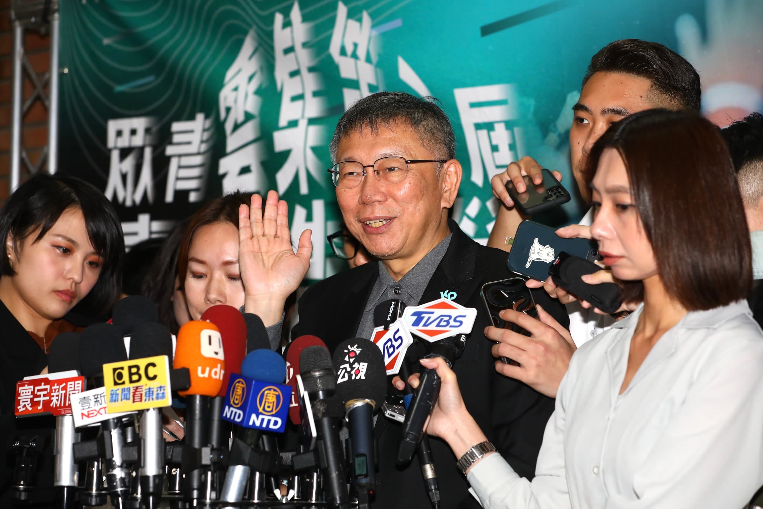 柯文哲表示,他的戰略目標是要贏過賴清德,但國民黨卻是力拚第二名、整併柯文哲,他覺得很奇怪。