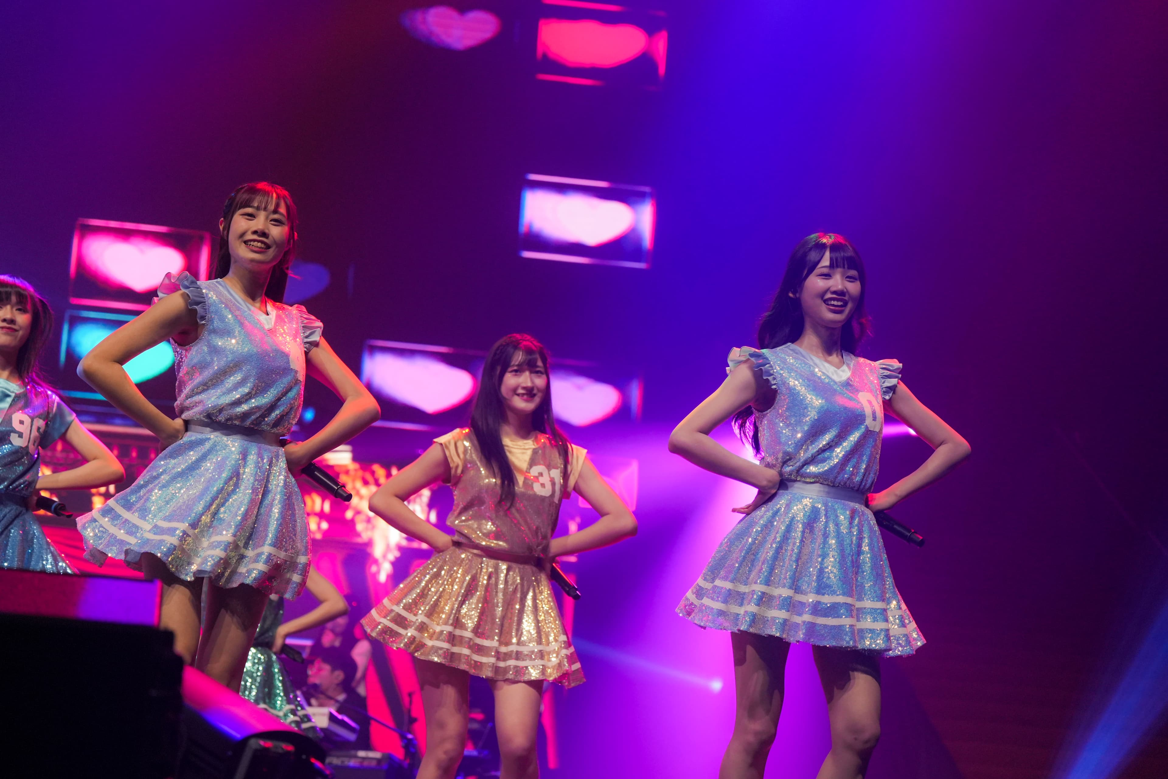 由「AKB48 Team TP」更名為「TPE48」的女團以〈夢之路〉熱鬧開場。(萬星傳播提供)
