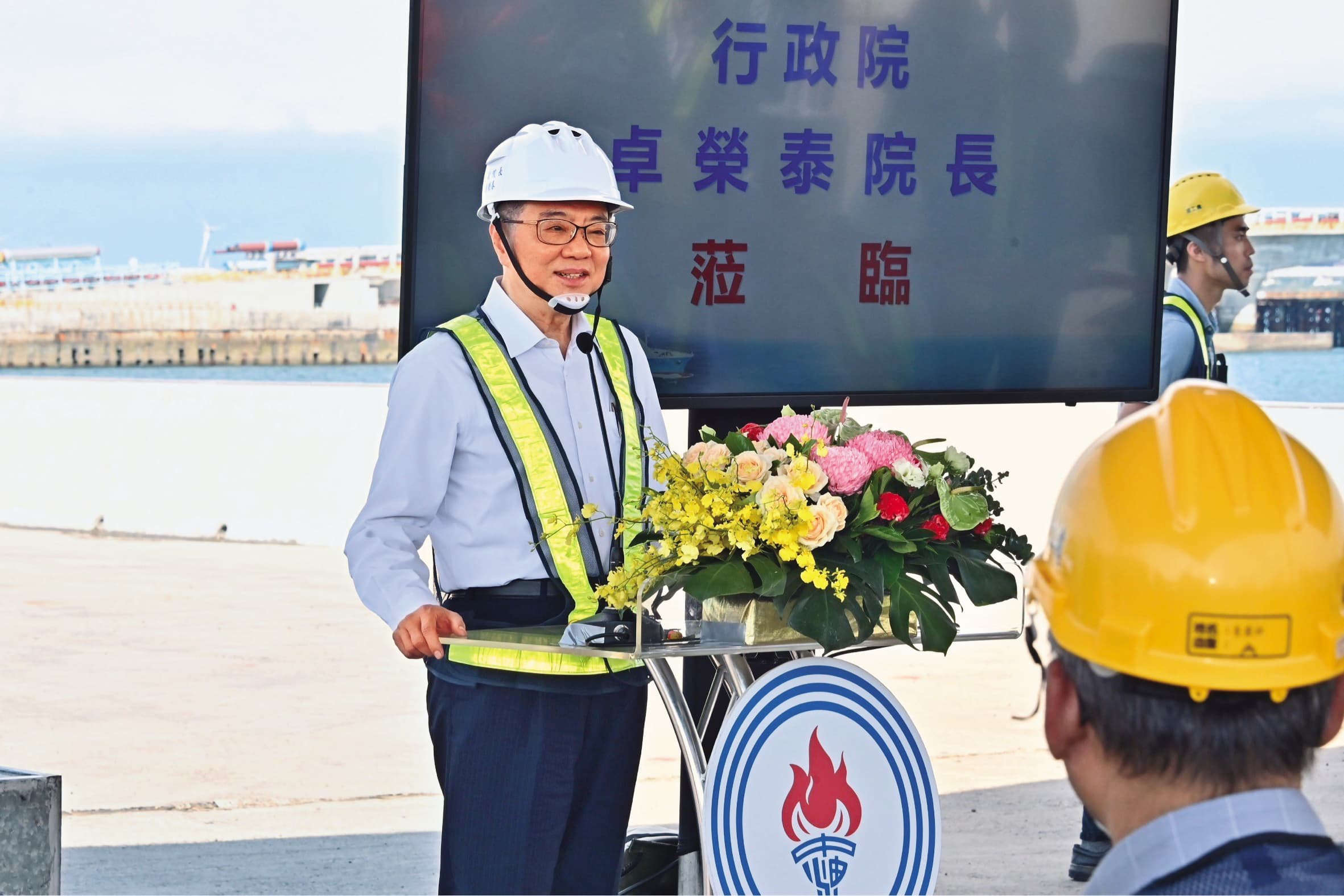 行政院長卓榮泰今年5月曾視察中油三接工程,喊出完工後有助穩定供電。(翻攝行政院官網)