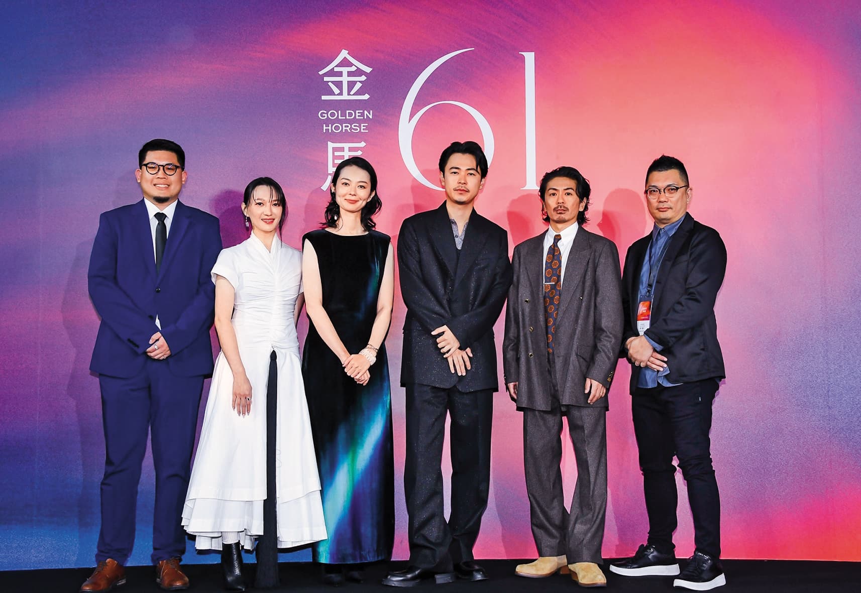 監製厨子健介(右起)率主要演員森田剛、成田凌、中村映里子與李杏,以及發行商光年映畫總監王鴻碩出席本屆金馬影展。(金馬執行委員會提供)