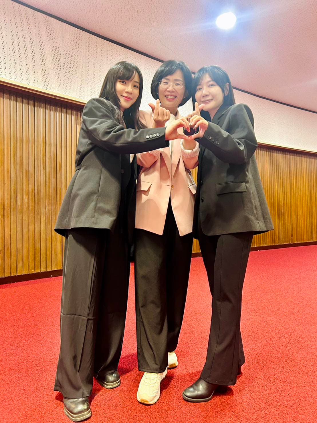 民進黨高雄市黨部主委只有黃捷1人登記參選,確認同額競選。(翻攝自黃捷臉書)