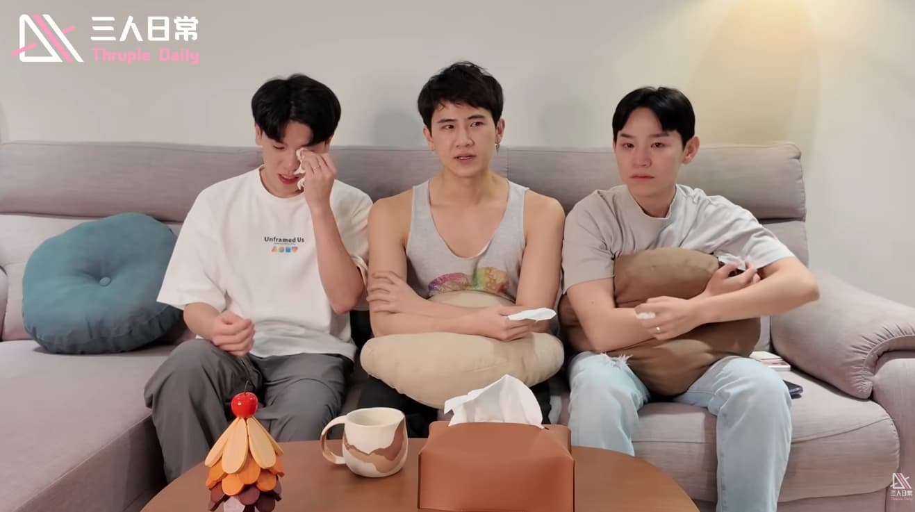 3人數度在鏡頭前紅了眼眶、哽咽落淚。(翻攝自三人日常 Thruple Daily YT)