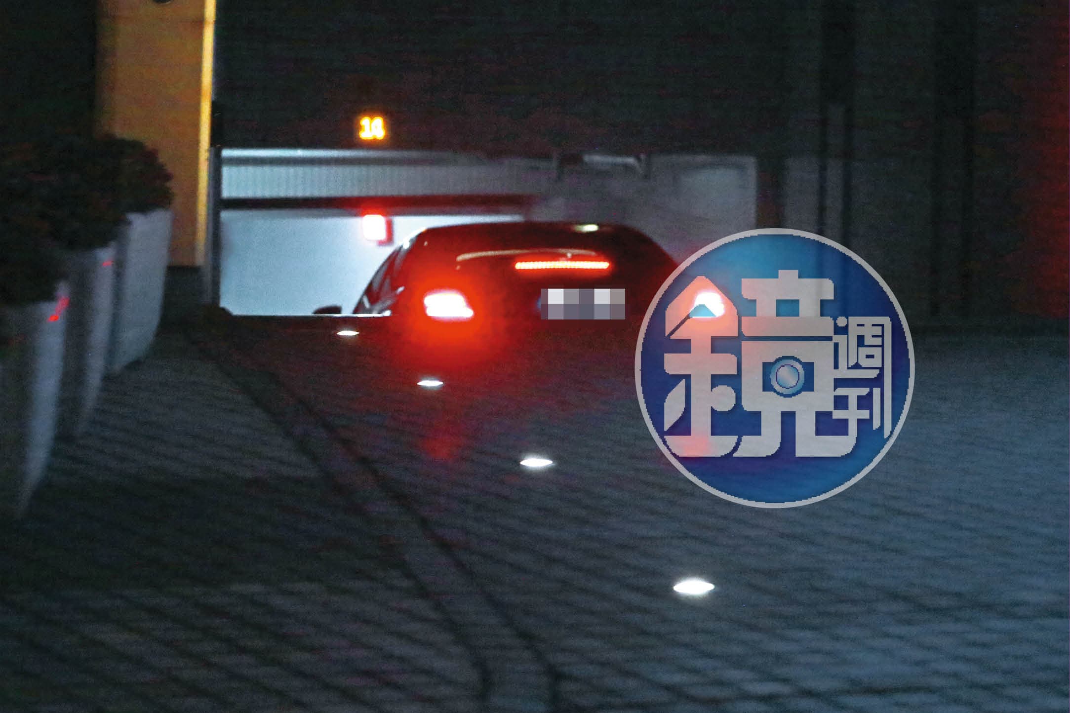 6月20日20:08,江坤俊載著護理師回到醫院附近的一處社區過夜,就算只有幾秒鐘車程,還是堅持以賓士移動。