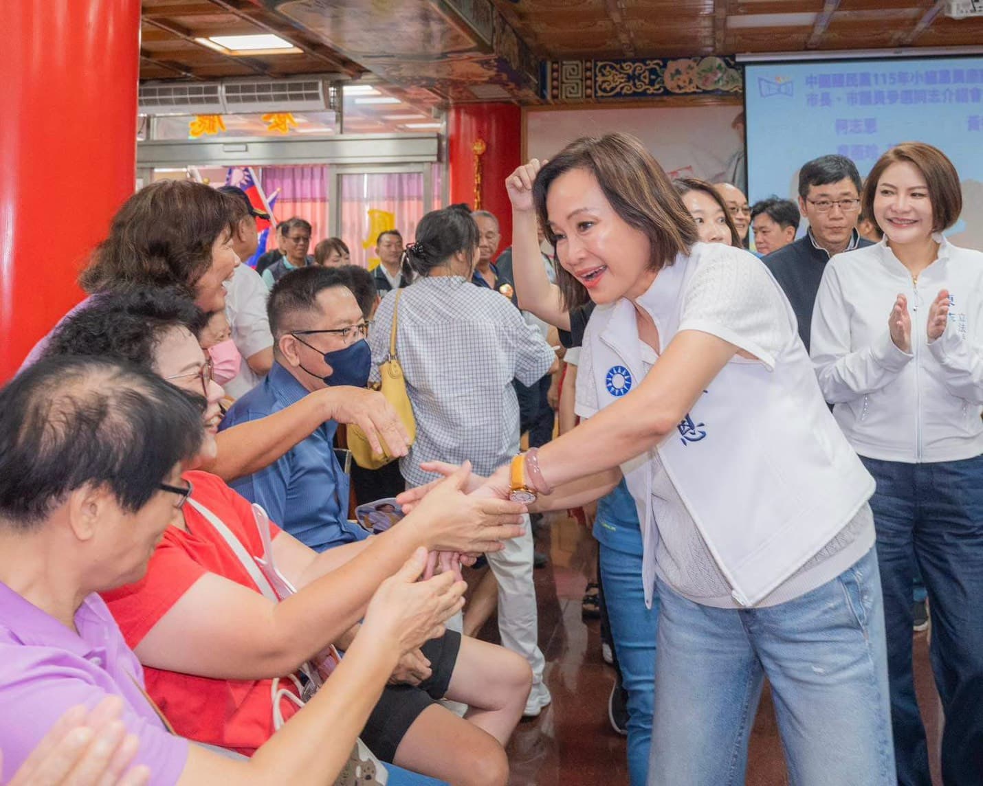 柯志恩在無政黨傾向選民中獲得22.9%支持，幾乎是賴瑞隆11.9%的兩倍，中間選民的流向將牽動後續選情。（截取自柯志恩臉書）
