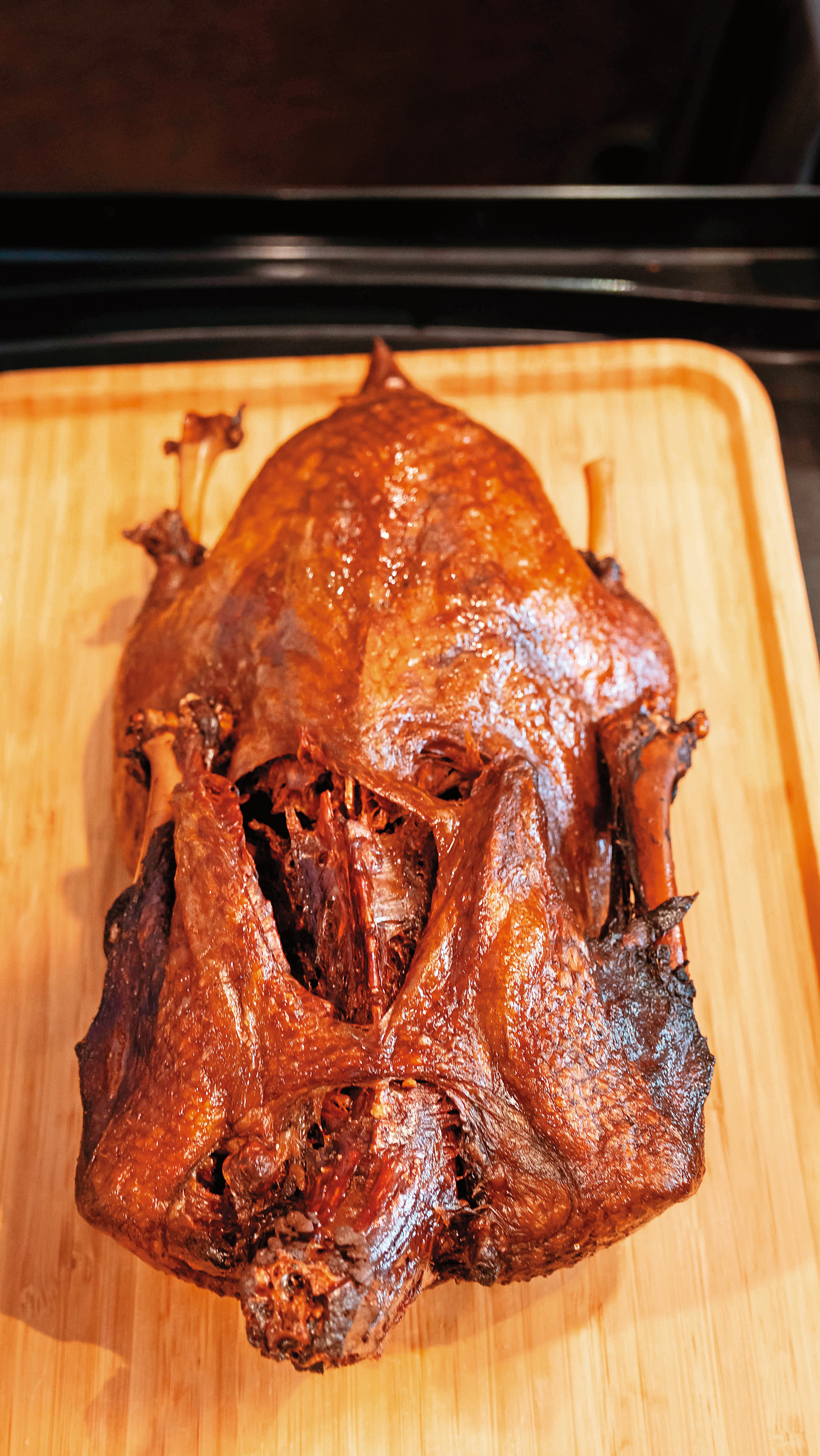 香酥鴨入選今年500盤美食評鑑。蔡珠兒評:「滋味精絕,獨一無二。」(黃婉玲提供)