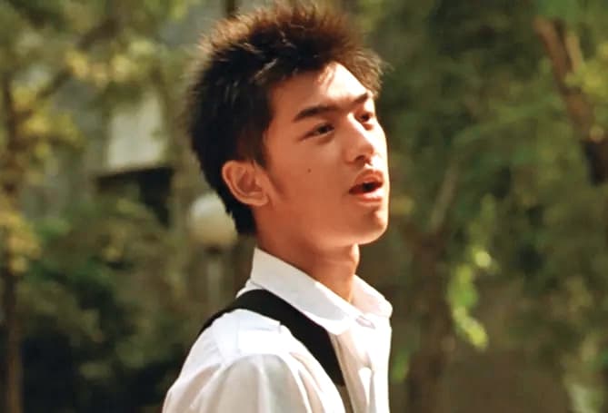 陳柏霖再度穿上高校制服,和22年前的張士豪(圖)相比,模樣滋潤不少。 (翻攝自網路)