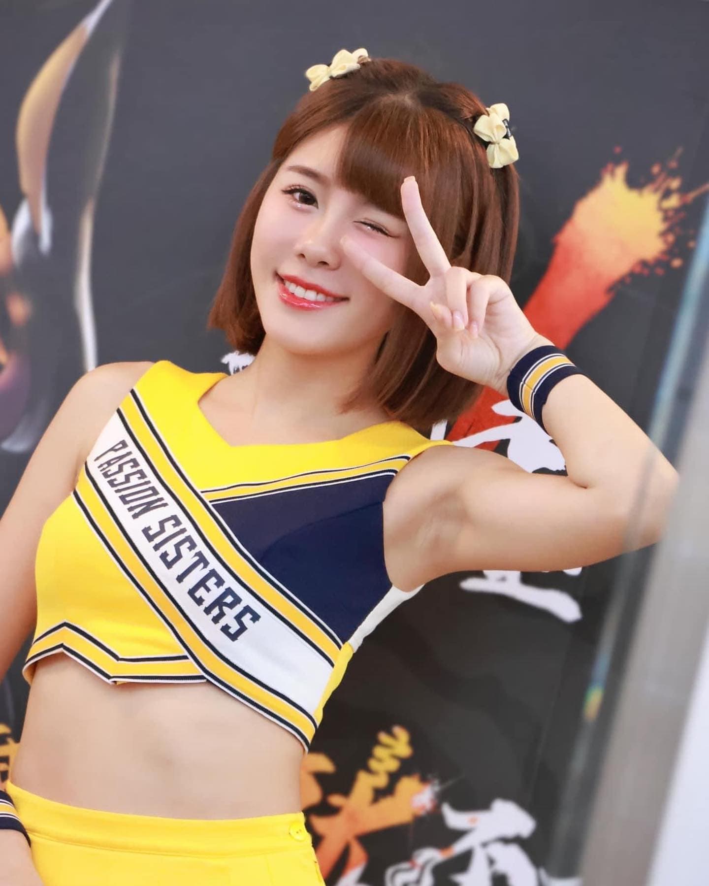 陳波波與球員交往,並被拍到球賽結束後被接送回家。(翻攝自陳波波臉書)