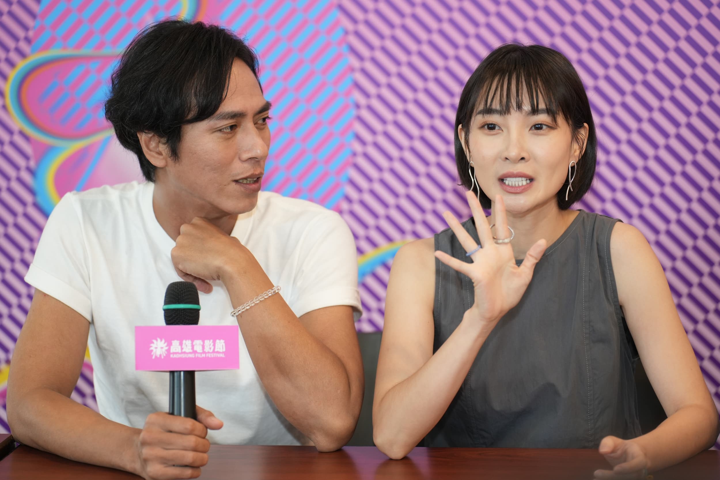 李亦捷很喜歡和小朋友玩,莊凱勛計劃和老婆出遊時,「丟包」小孩請李亦捷照顧。(高雄電影節提供)