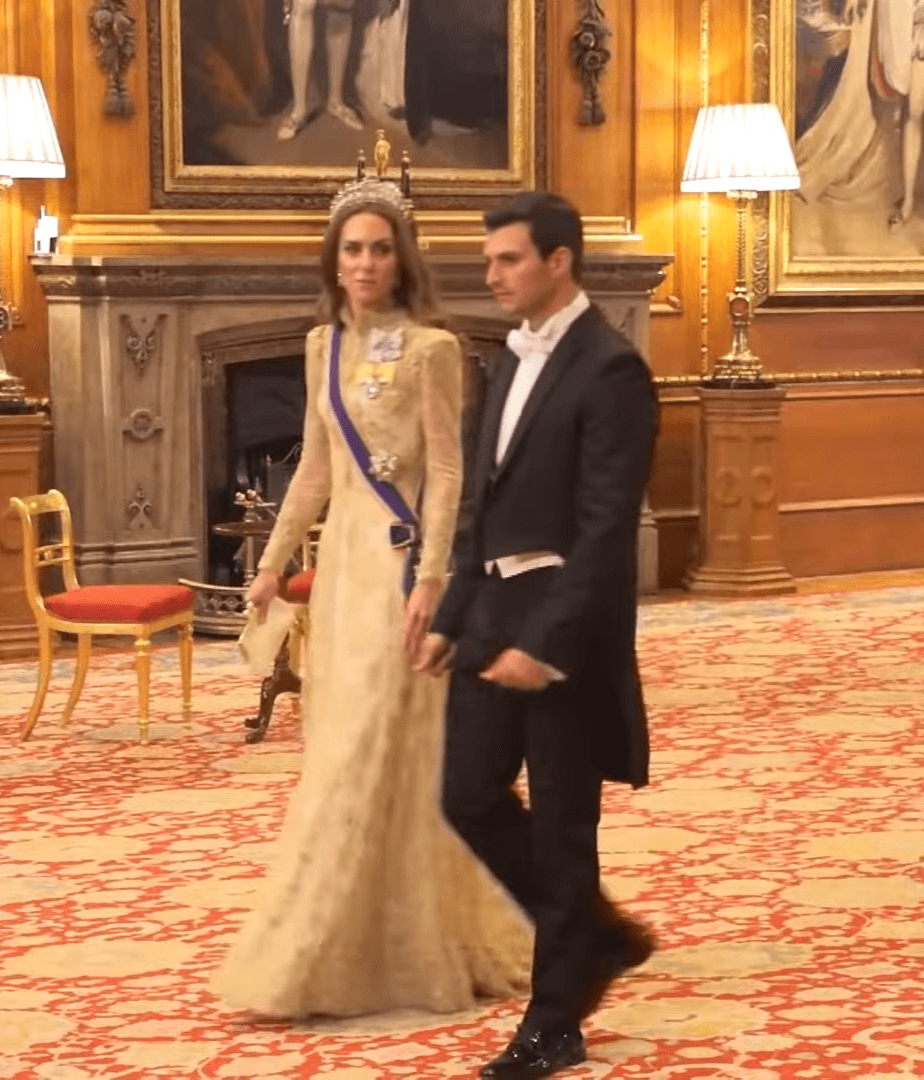 凱特王妃和布魯斯一同入場。(翻攝 The Royal Family Channel YouTube頻道)