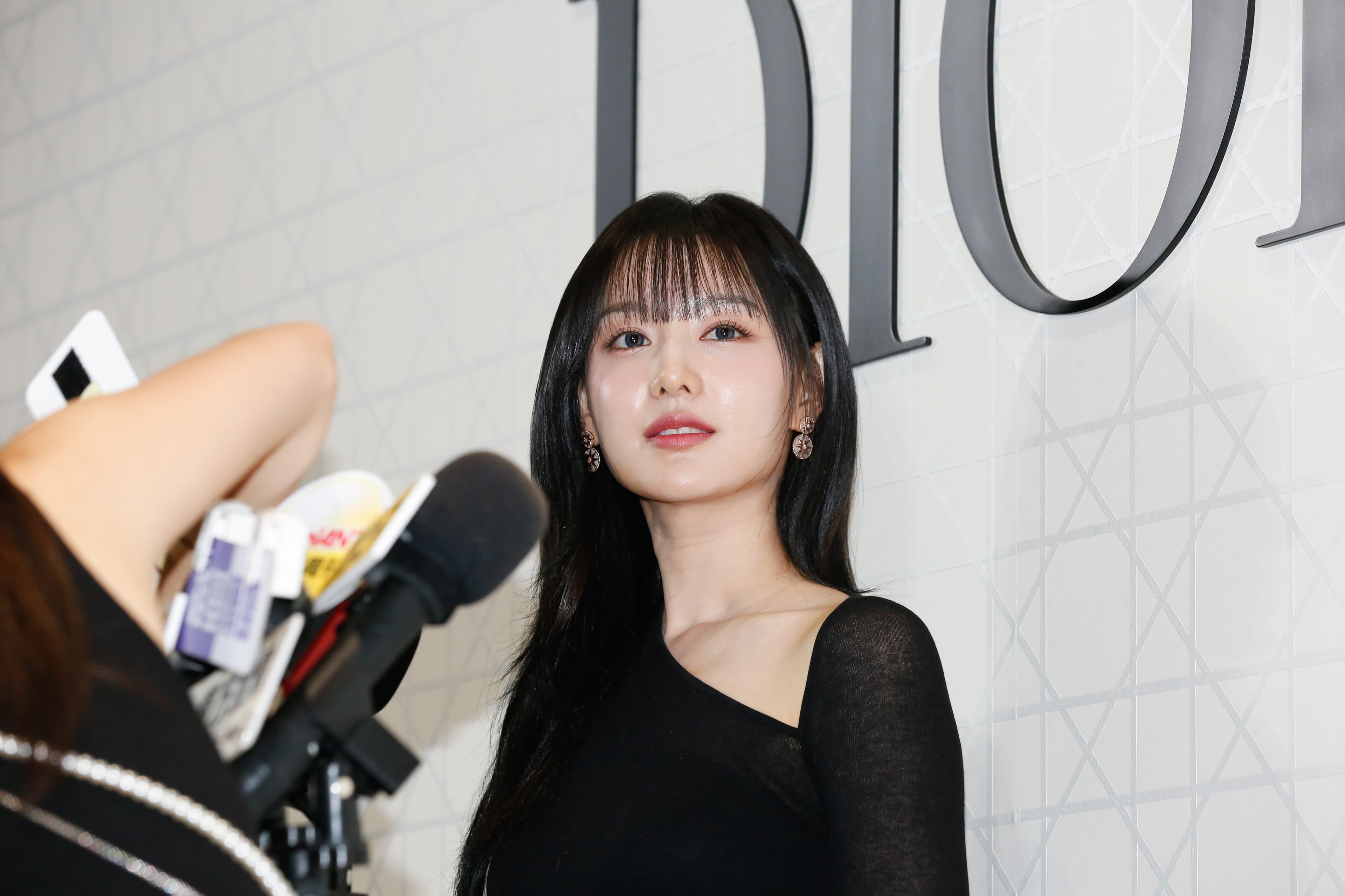 金智媛每個神情都好美。